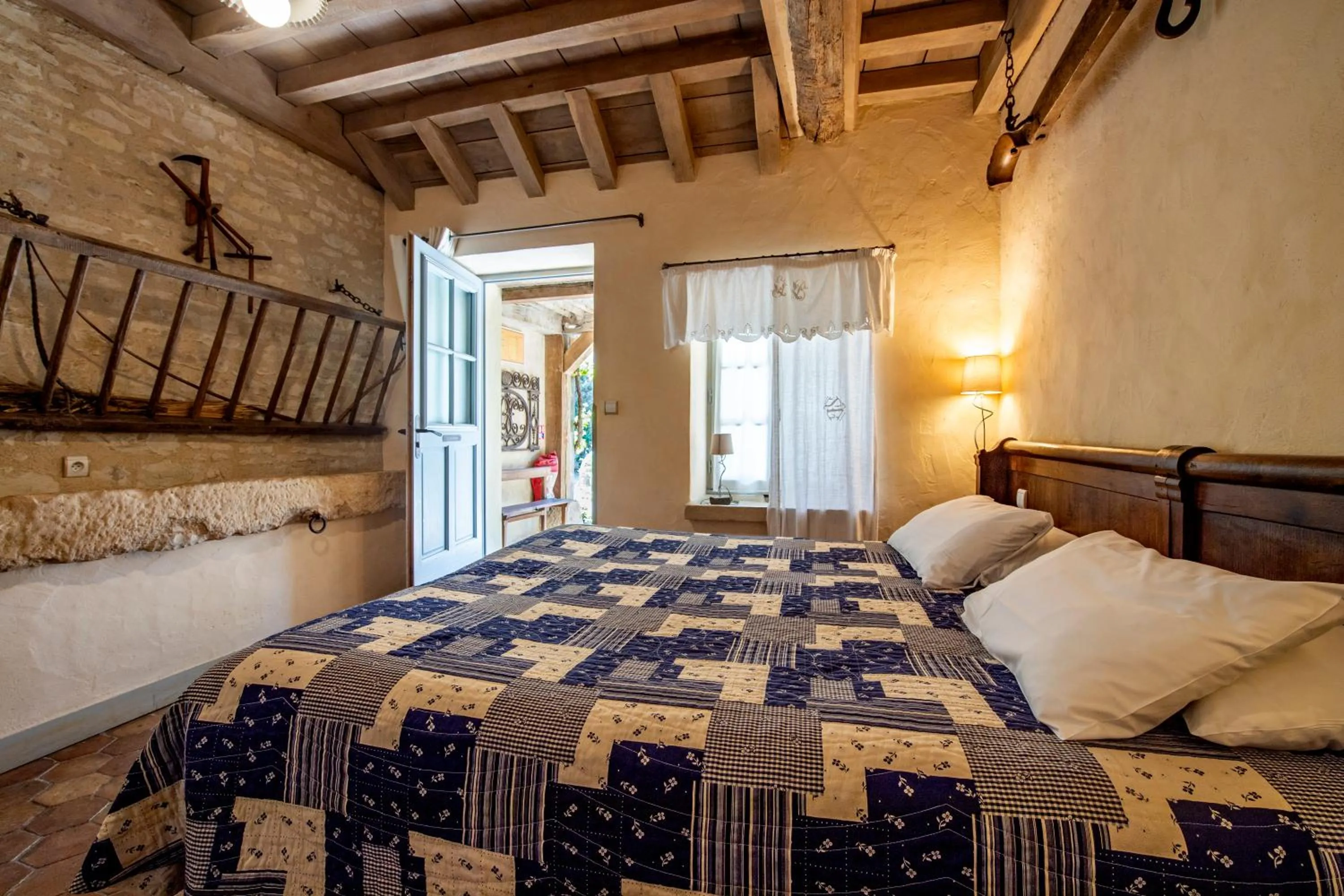 Bed in Hôtel De La Beursaudiere