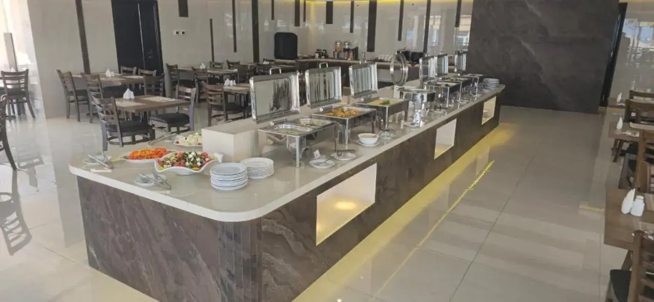 Restaurant/places to eat in Royal Beach Hotel & Resort Restaurant/places to eat in Royal Beach Hotel & Resort