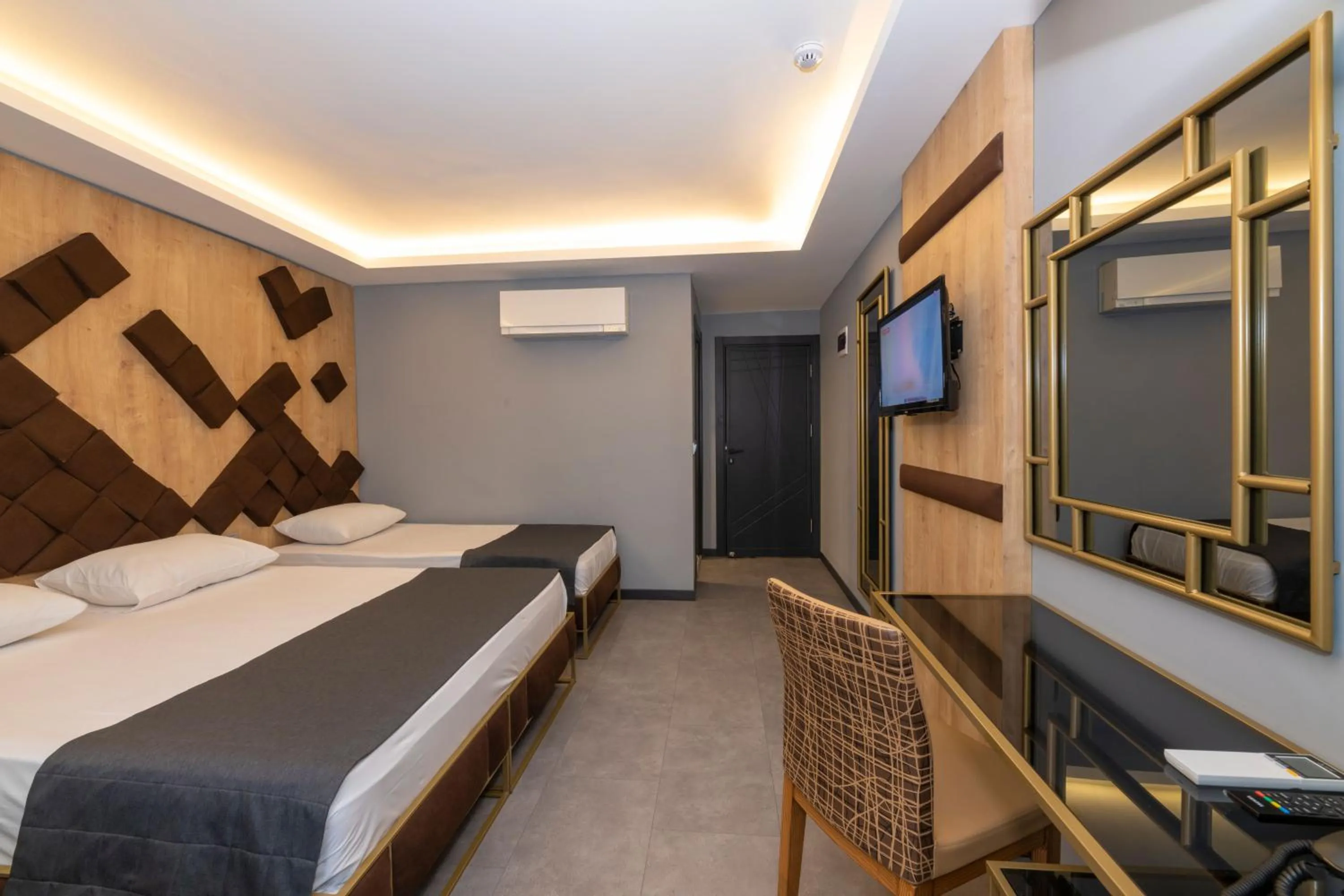 Photo of the whole room, Bed in Fly And Stay Airport Hotel