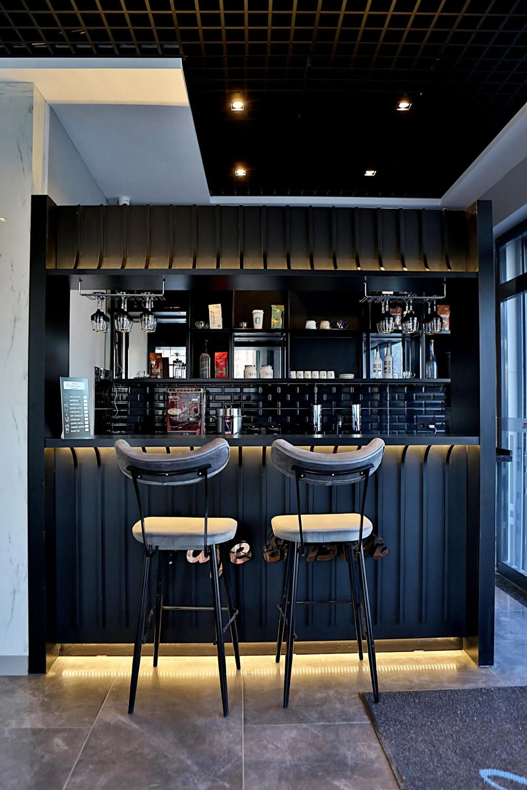 Lounge or bar in Fly And Stay Airport Hotel