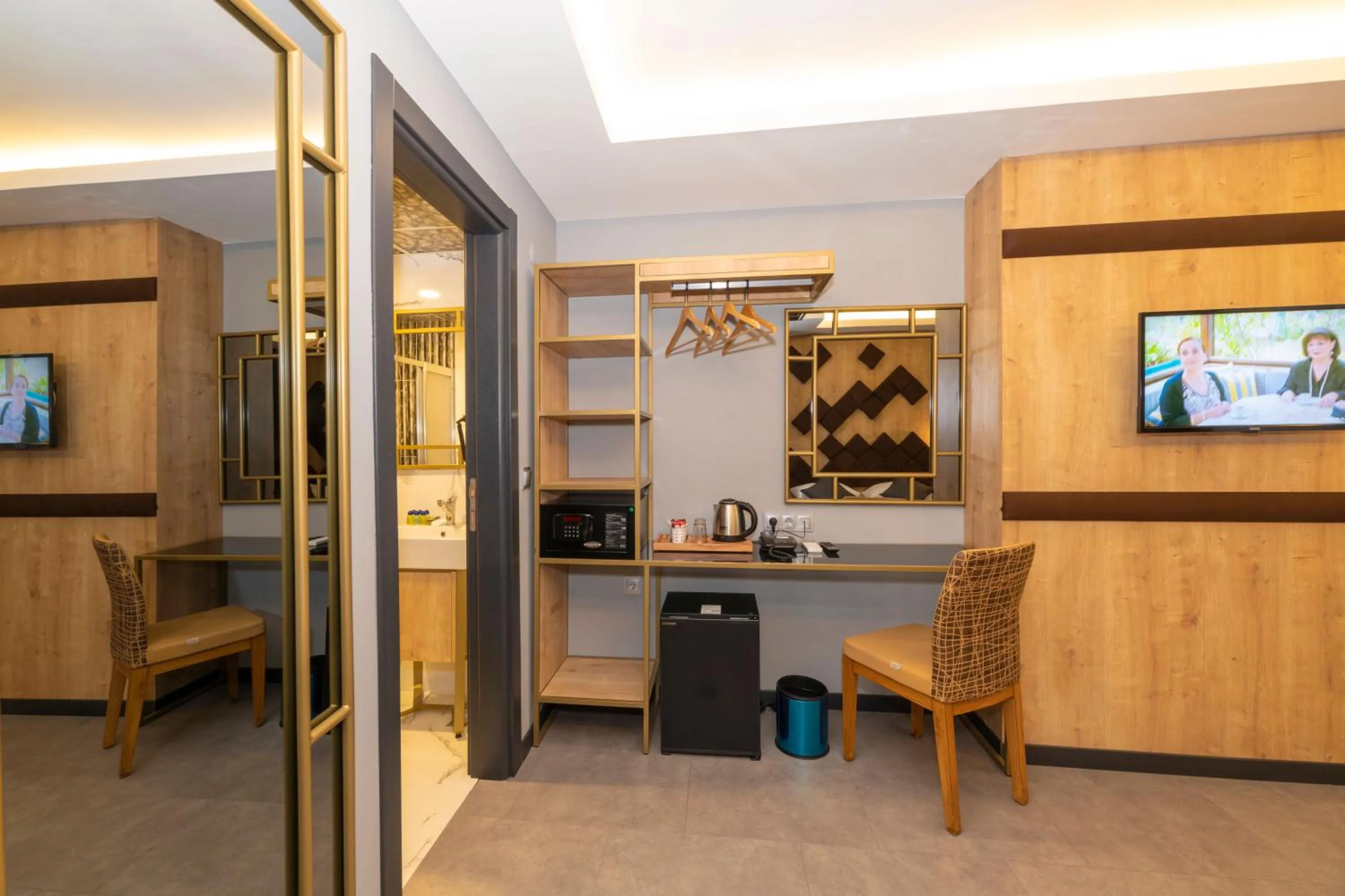 Decorative detail in Fly And Stay Airport Hotel