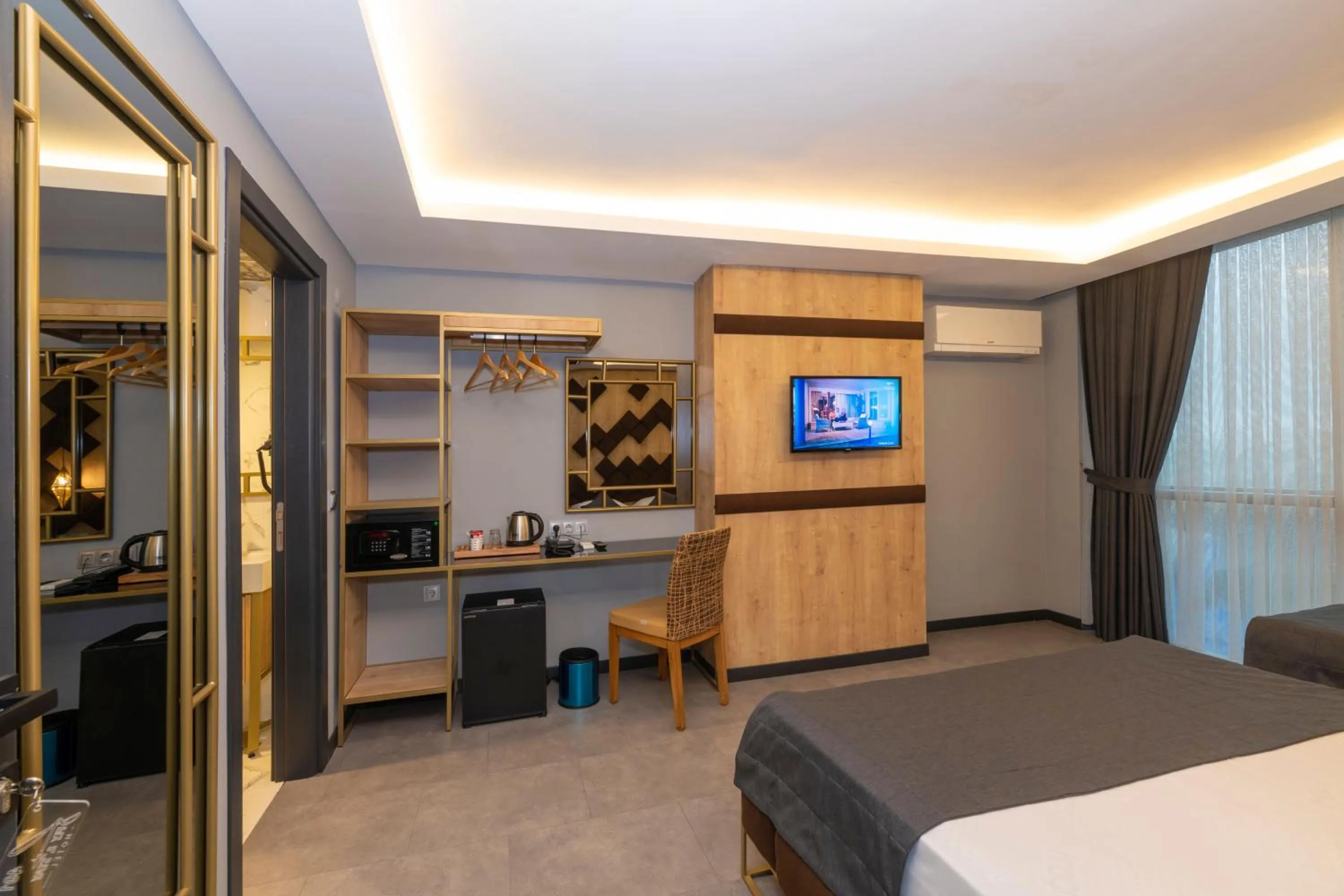 Photo of the whole room, Bed in Fly And Stay Airport Hotel