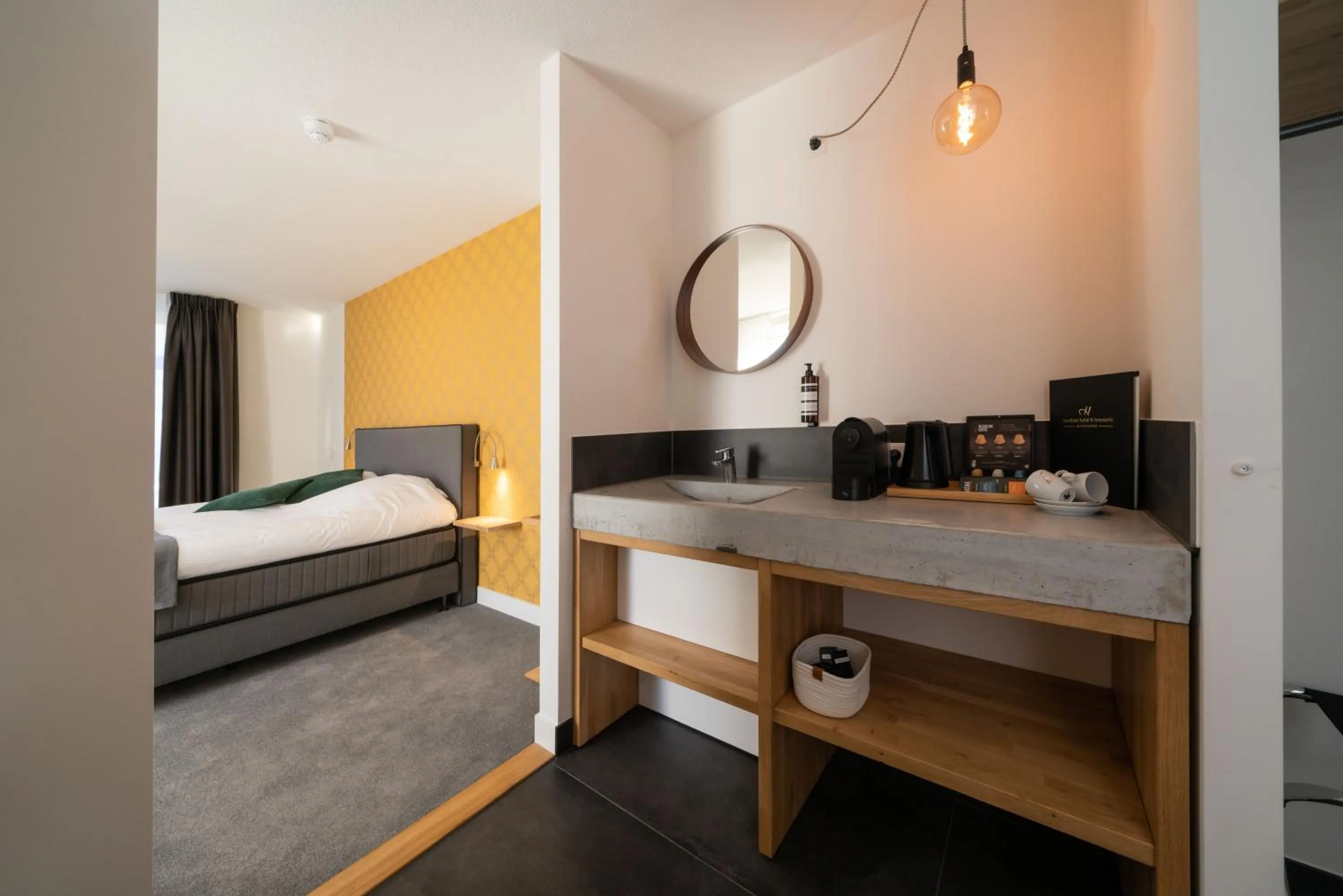 Coffee/tea facilities, Bed in Boutique hotel & brasserie de Heerlyckheid