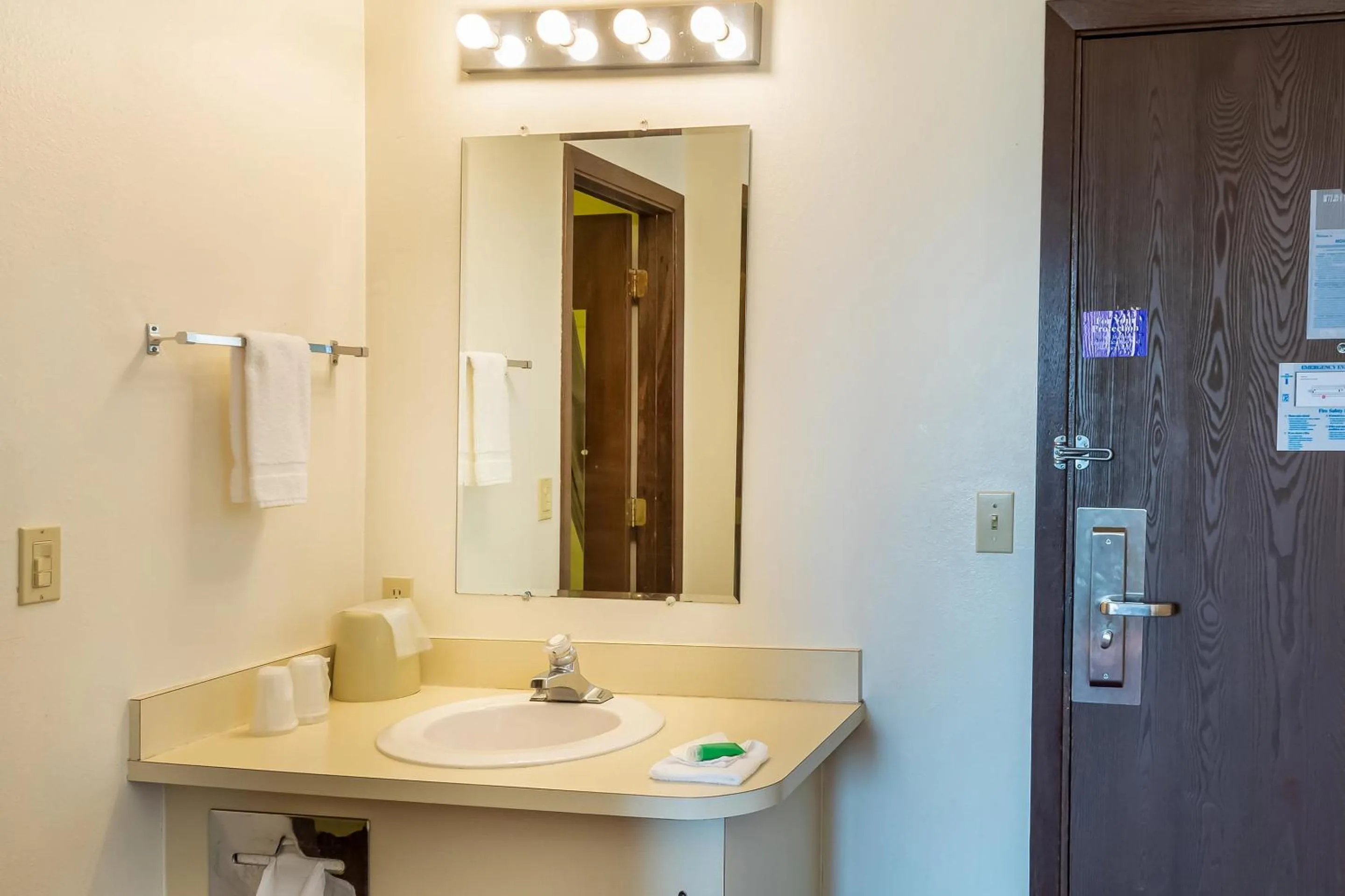 Bathroom in OYO Hotel Shelby MT Hwy 2 & I-15