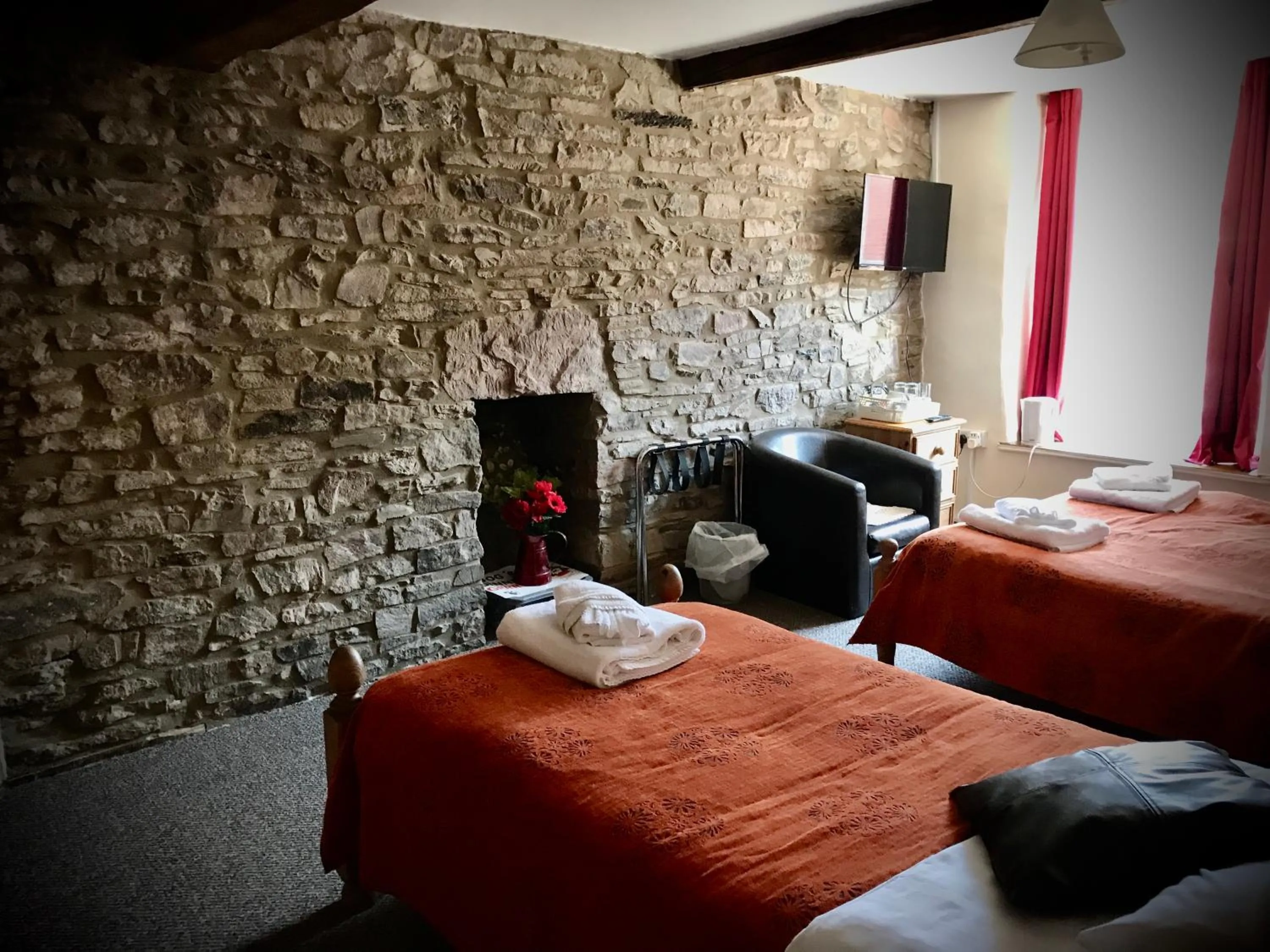 Photo of the whole room, Bed in The White Horse Inn, Clun