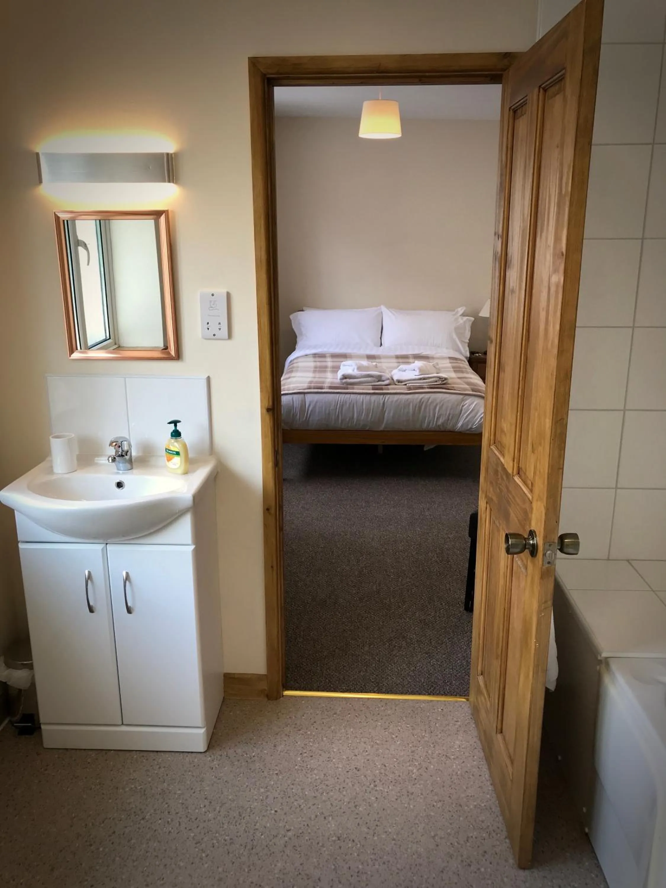 Bed in The White Horse Inn, Clun