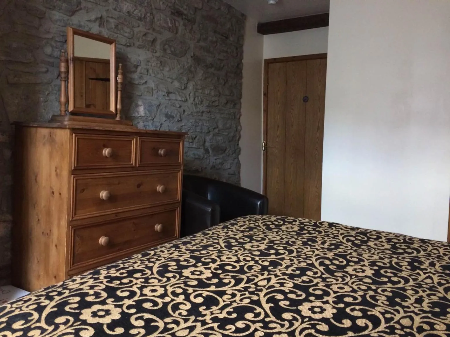 Photo of the whole room, Bed in The White Horse Inn, Clun