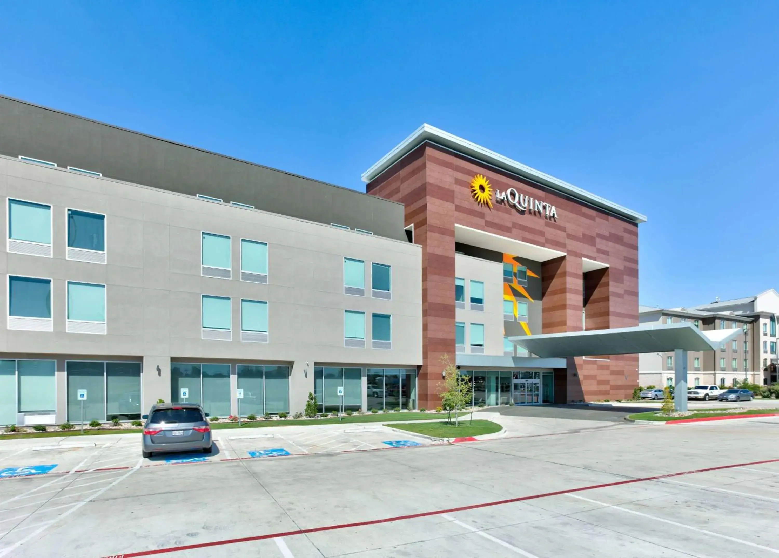Property building in La Quinta Inn & Suites by Wyndham Dallas/Fairpark Property building in La Quinta Inn & Suites by Wyndham Dallas/Fairpark