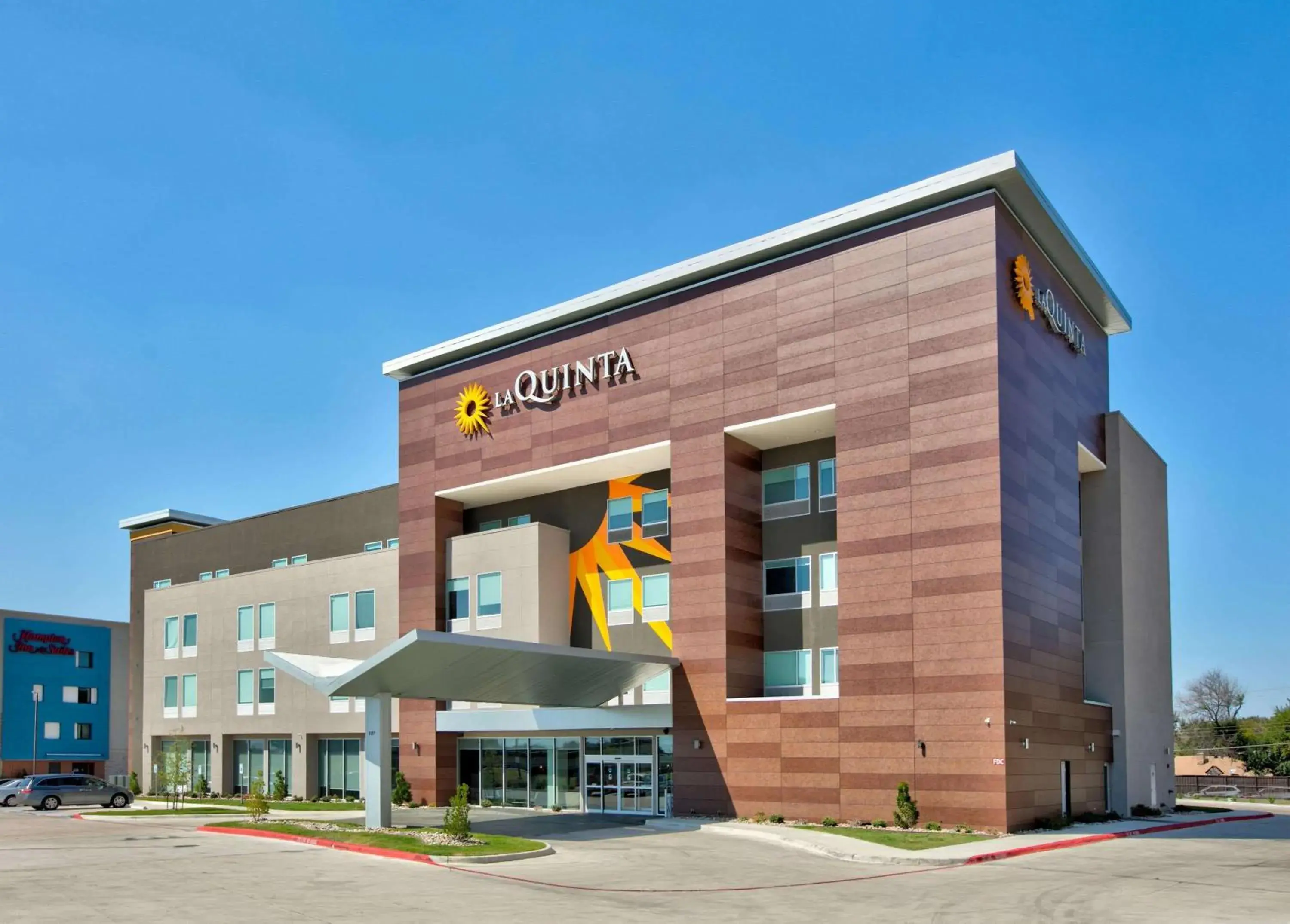 Property building in La Quinta Inn & Suites by Wyndham Dallas/Fairpark Property building in La Quinta Inn & Suites by Wyndham Dallas/Fairpark