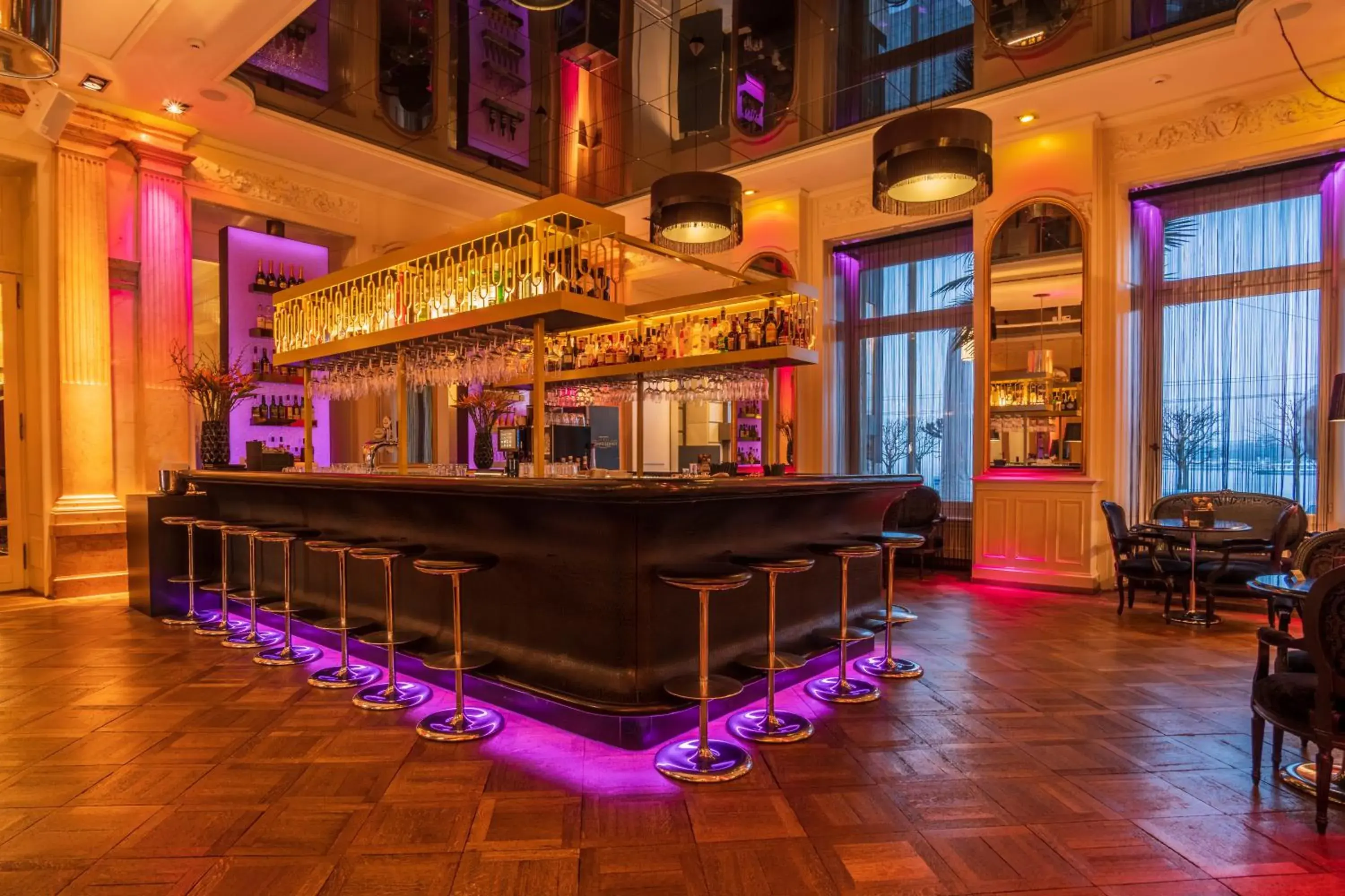 Lounge or bar in Hotel Schweizerhof Luzern Lounge or bar in Hotel Schweizerhof Luzern