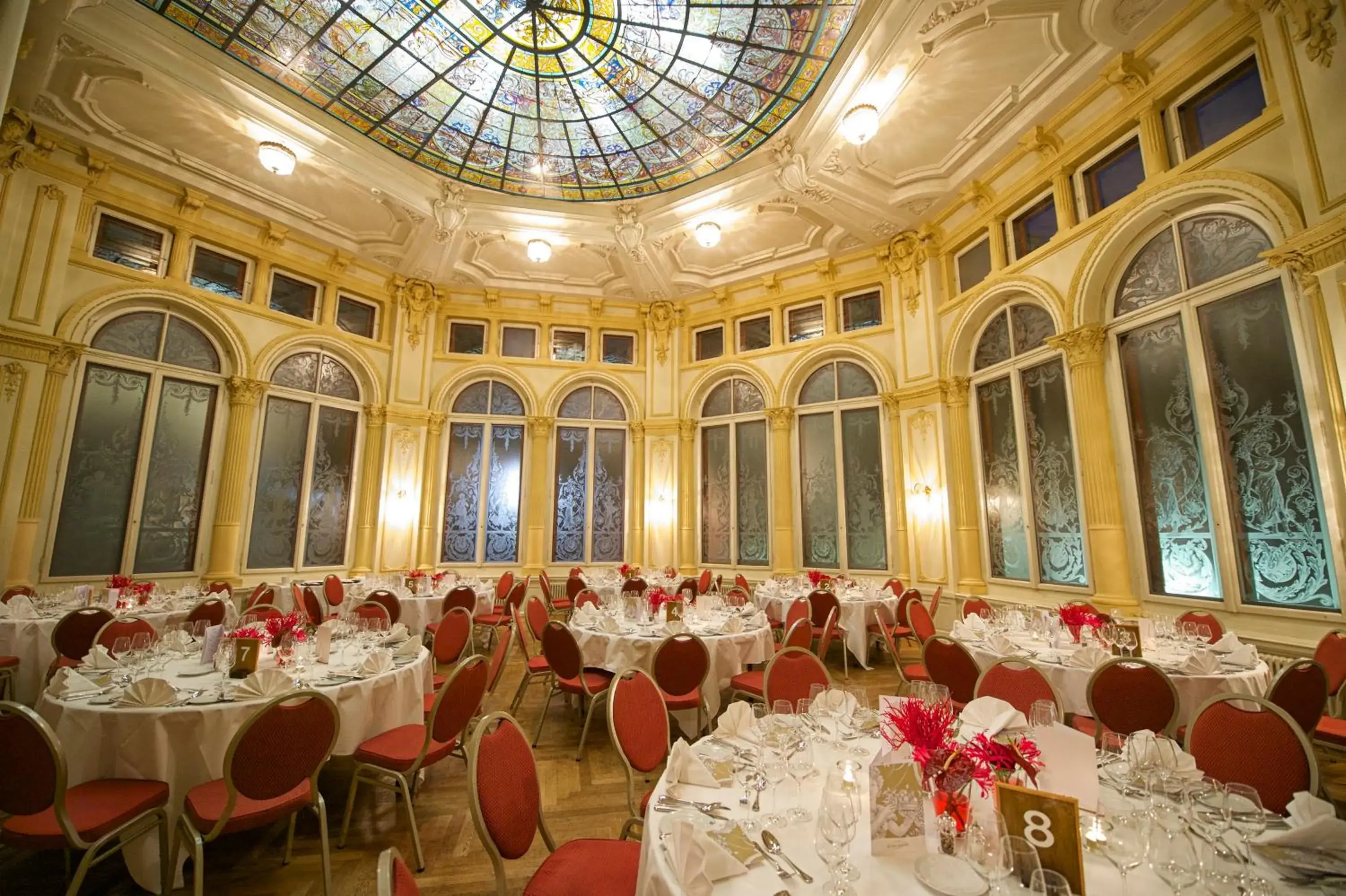 Restaurant/places to eat in Hotel Schweizerhof Luzern Restaurant/places to eat in Hotel Schweizerhof Luzern