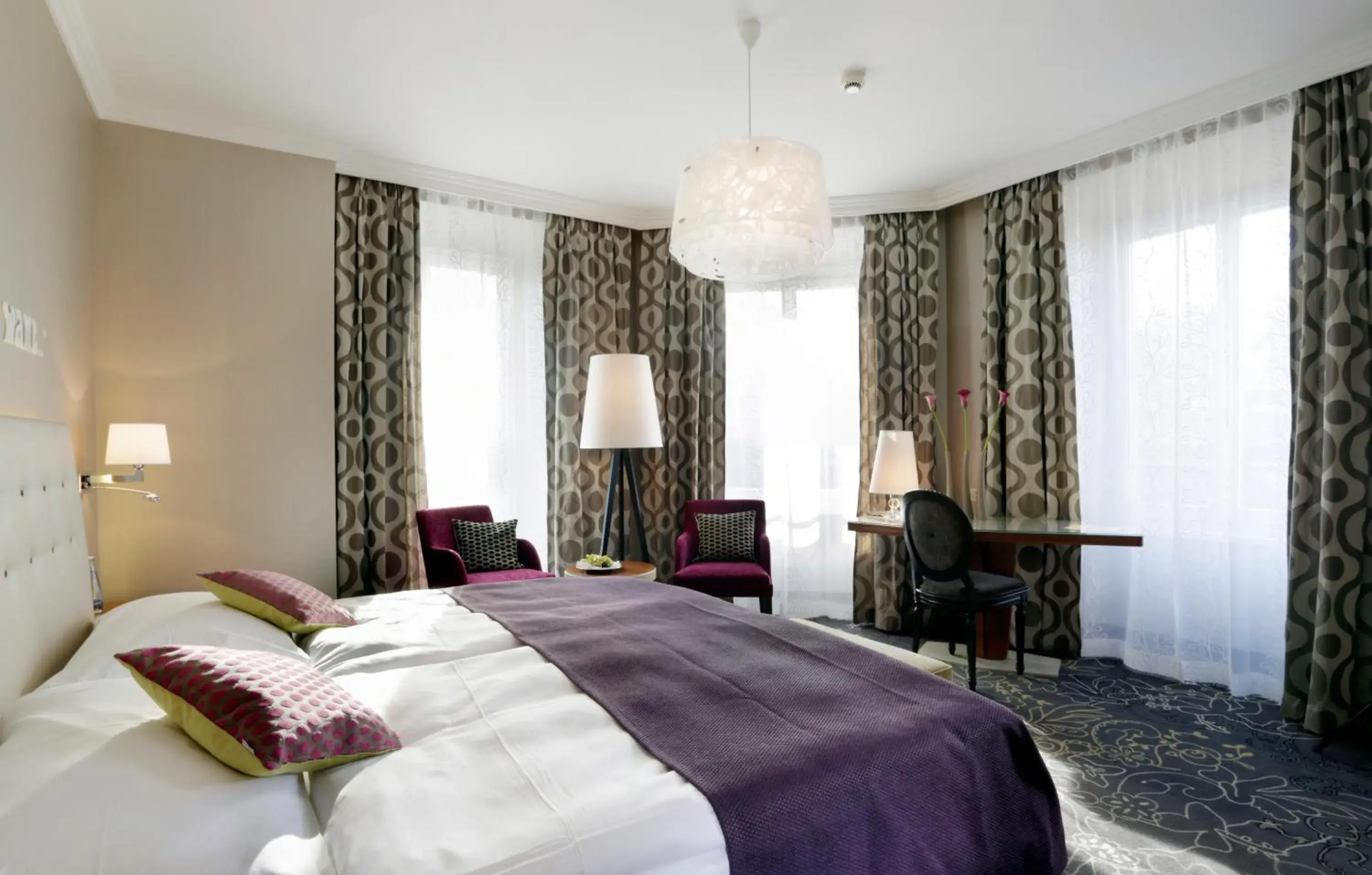 Deluxe Triple Room with City View in Hotel Schweizerhof Luzern Deluxe Triple Room with City View in Hotel Schweizerhof Luzern