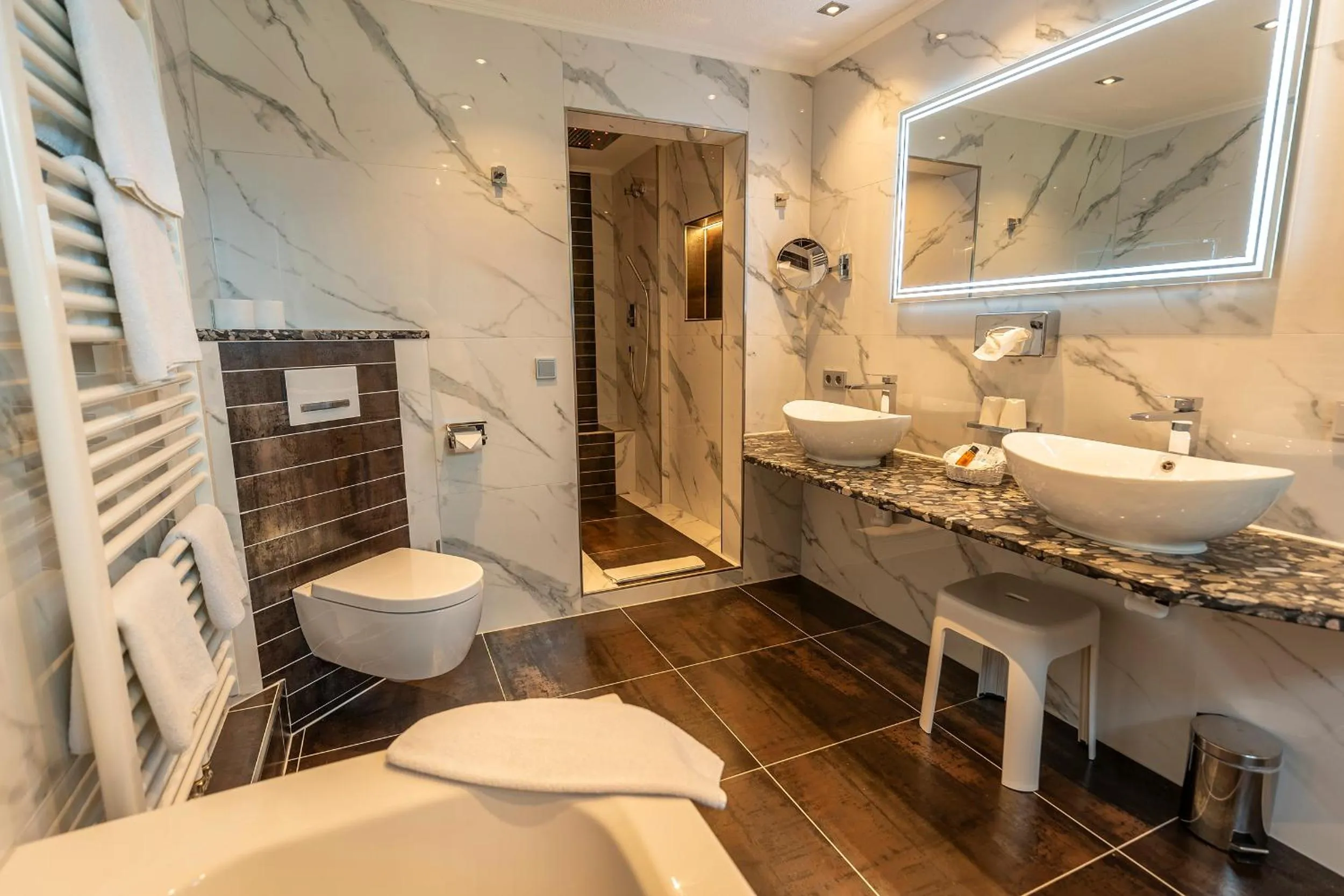 Shower in ARNIKA Garni