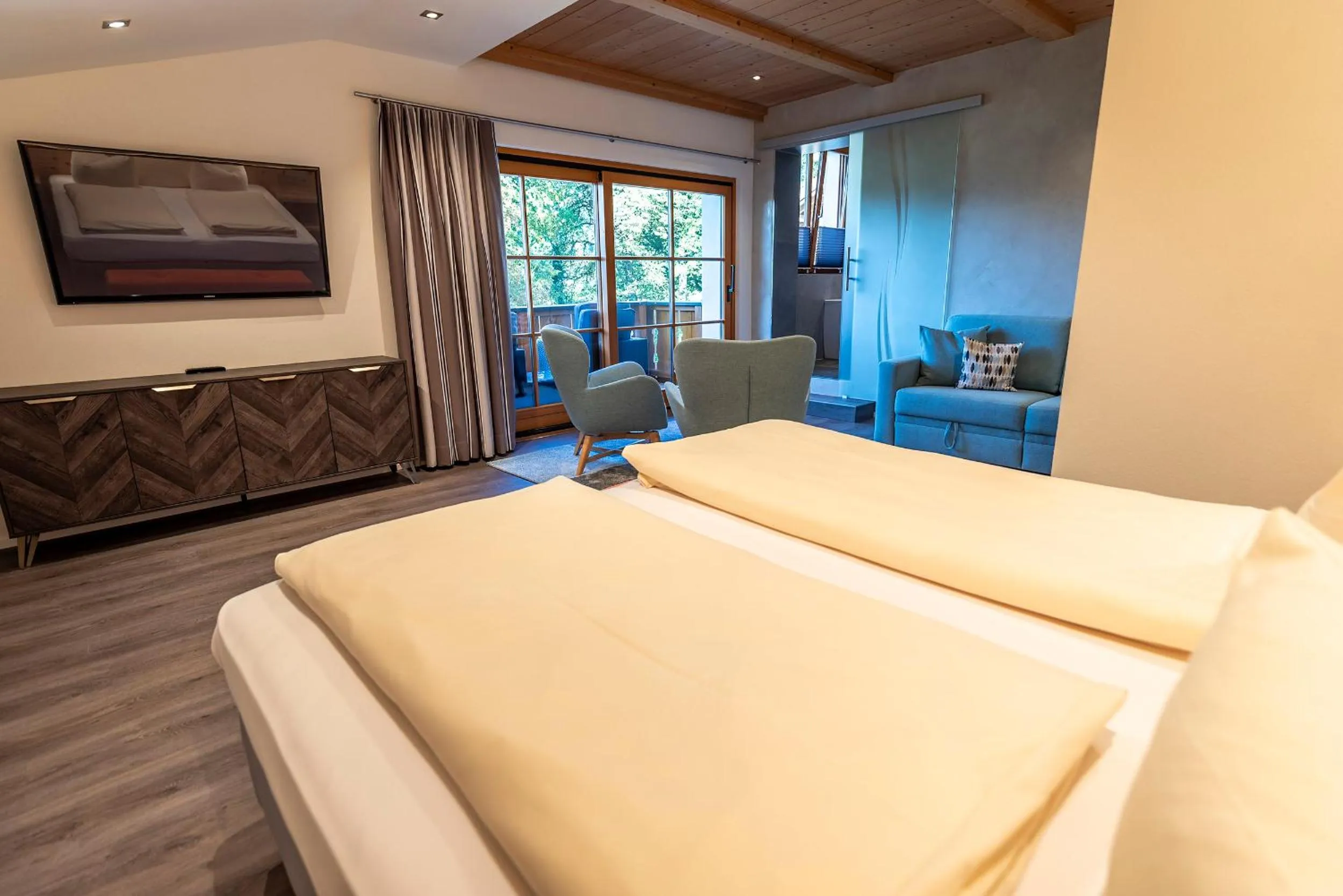 Bedroom, Bed in ARNIKA Garni