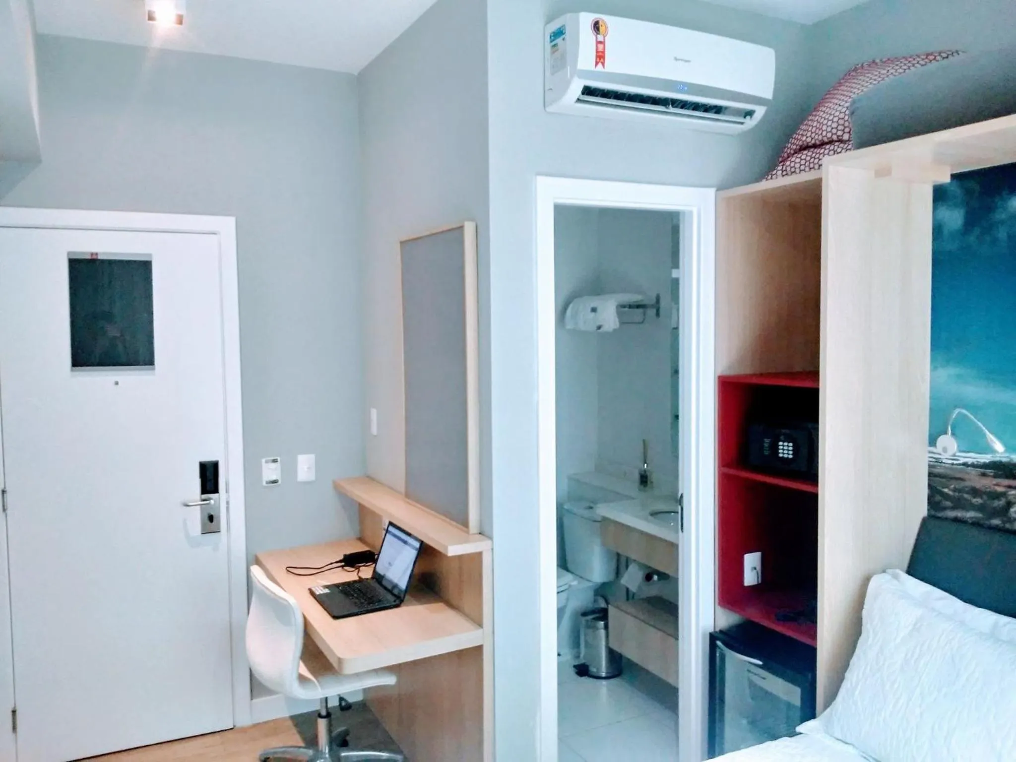 Bedroom, Bed in Salvador Mondial Flats