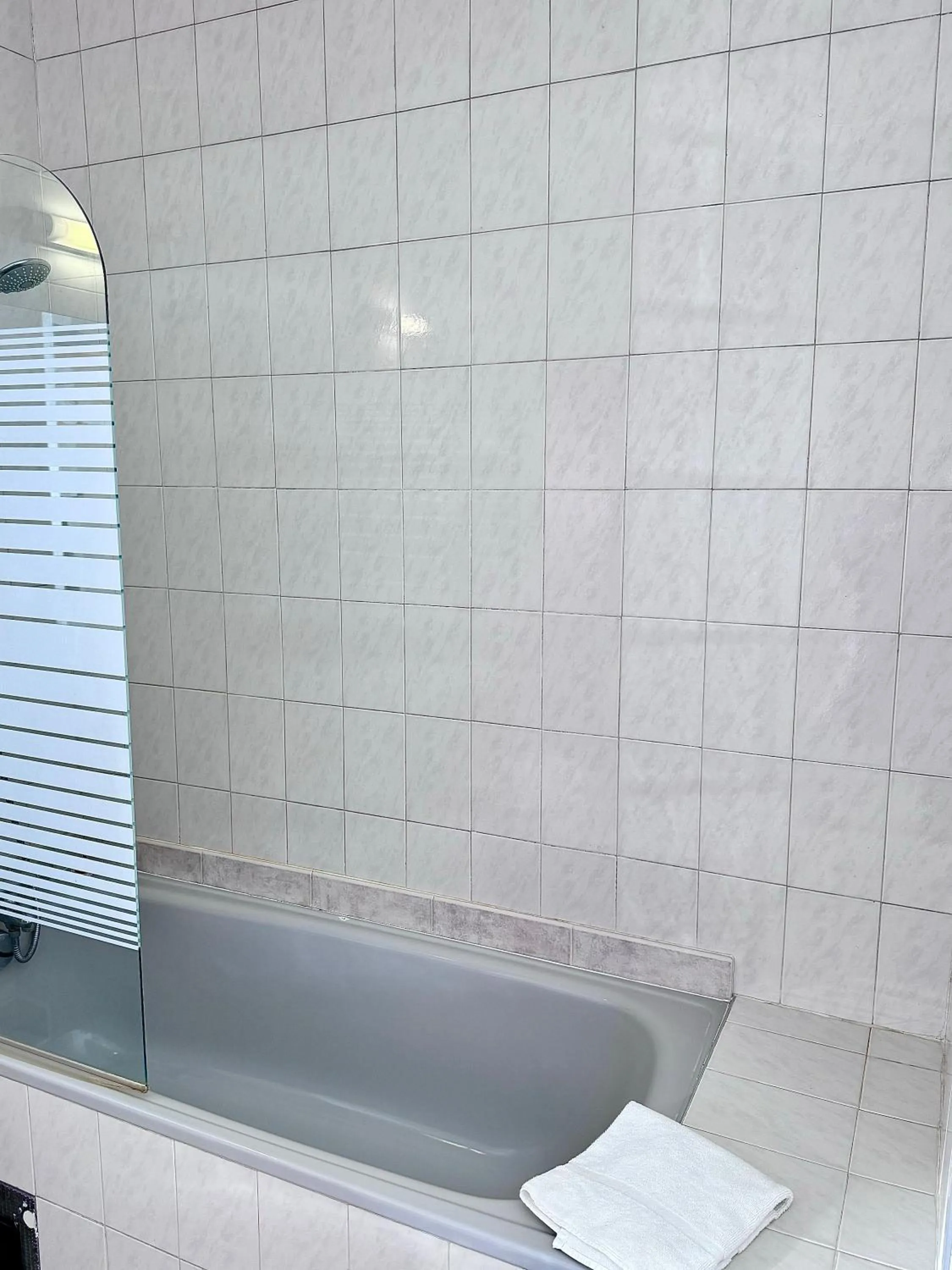 HOTEL De La Tour Saint Etienne SUD