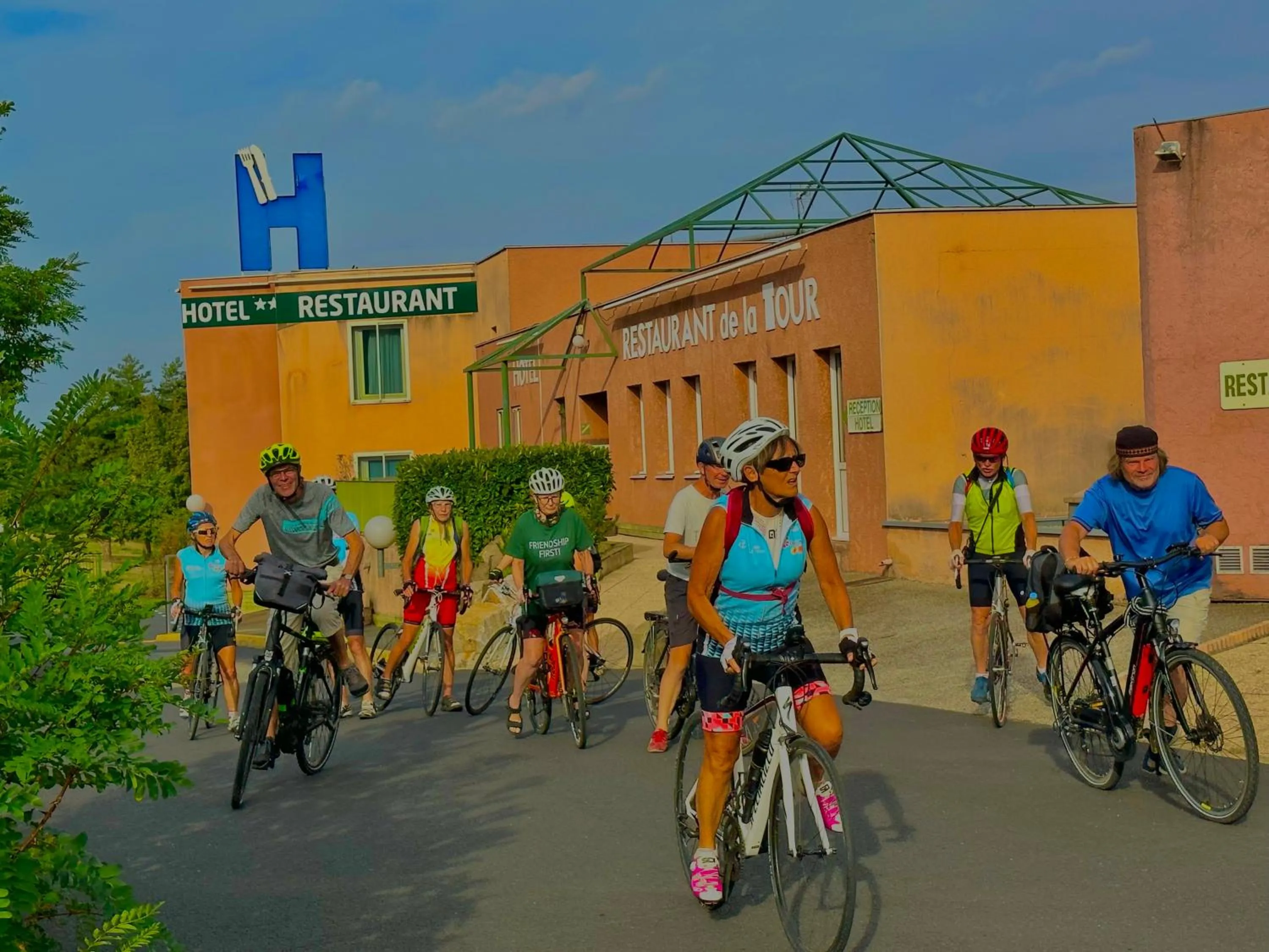 HOTEL De La Tour Saint Etienne SUD