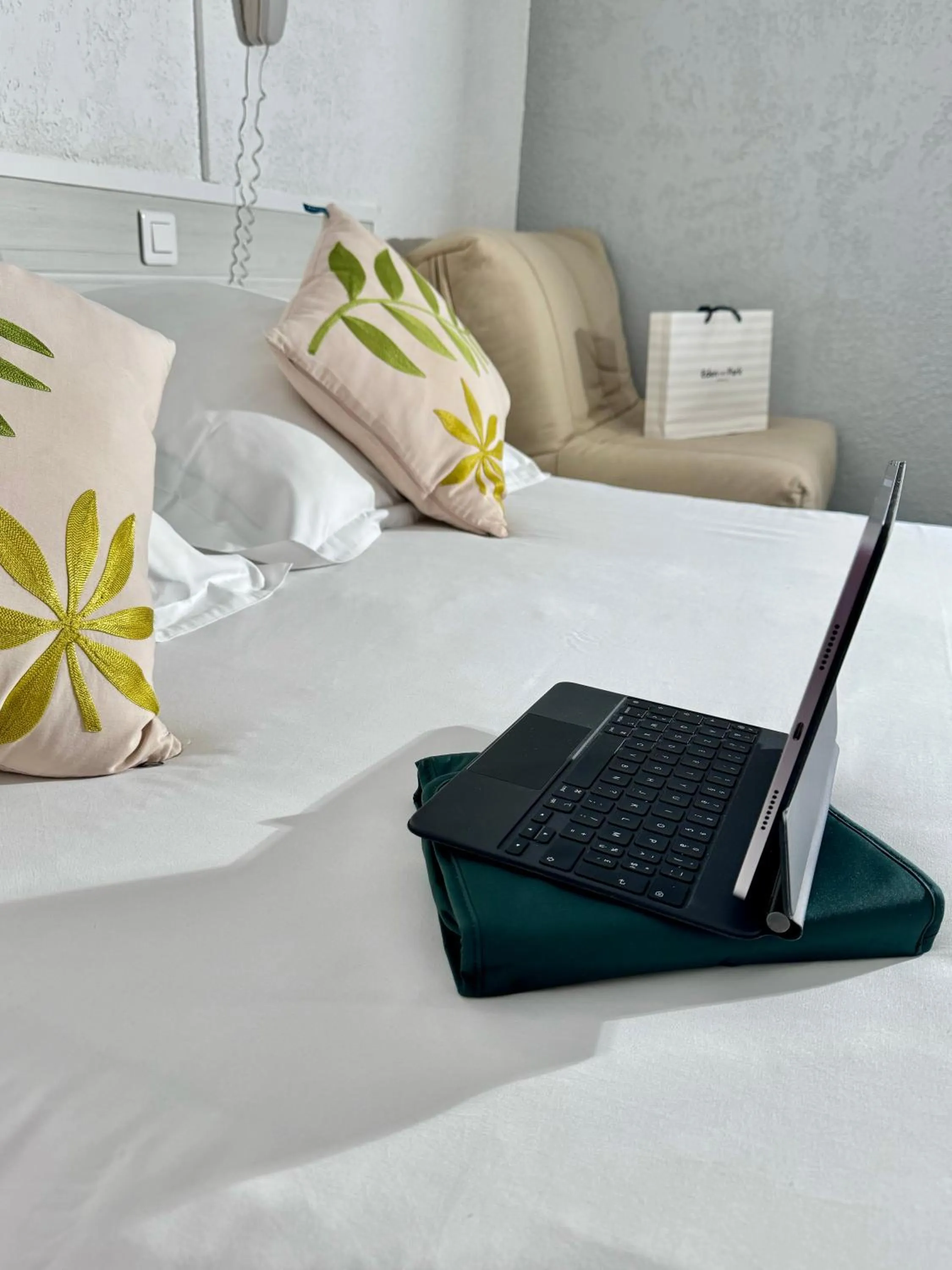 Bed in HOTEL De La Tour Saint Etienne SUD