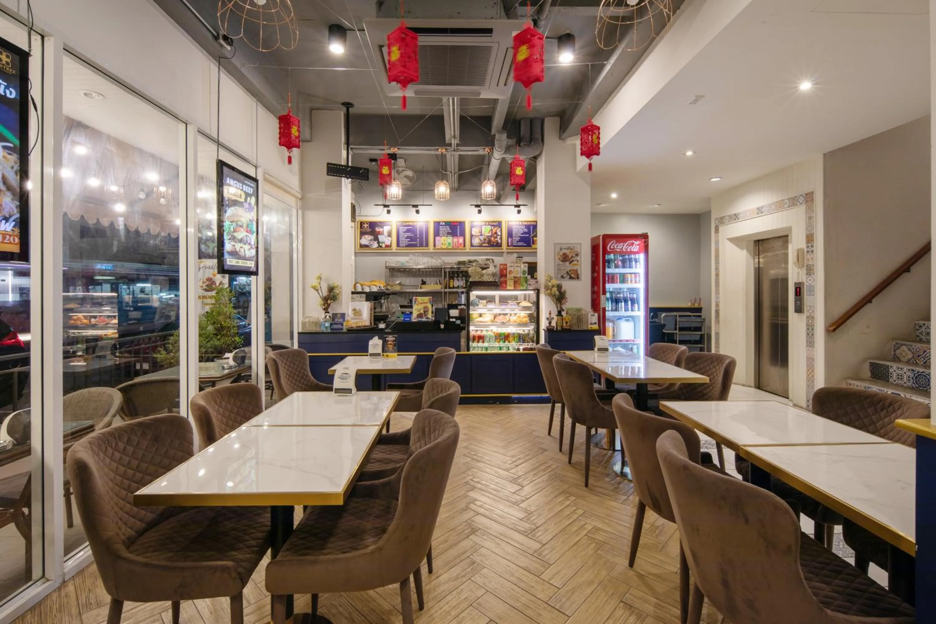 Restaurant/places to eat in Montree Phuket Hotel