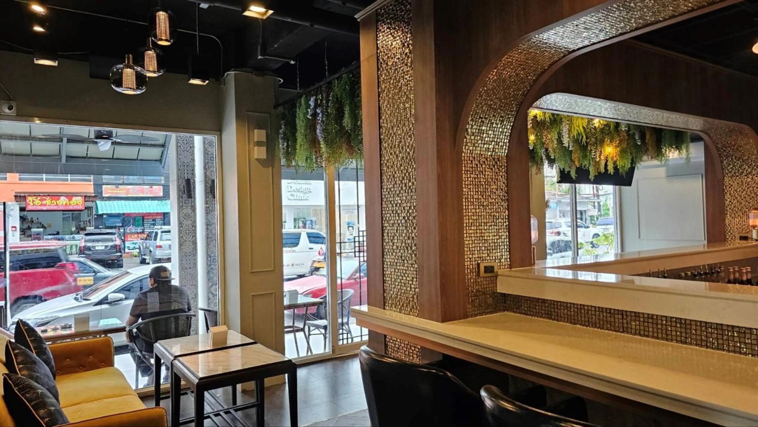 Lounge or bar in Montree Phuket Hotel