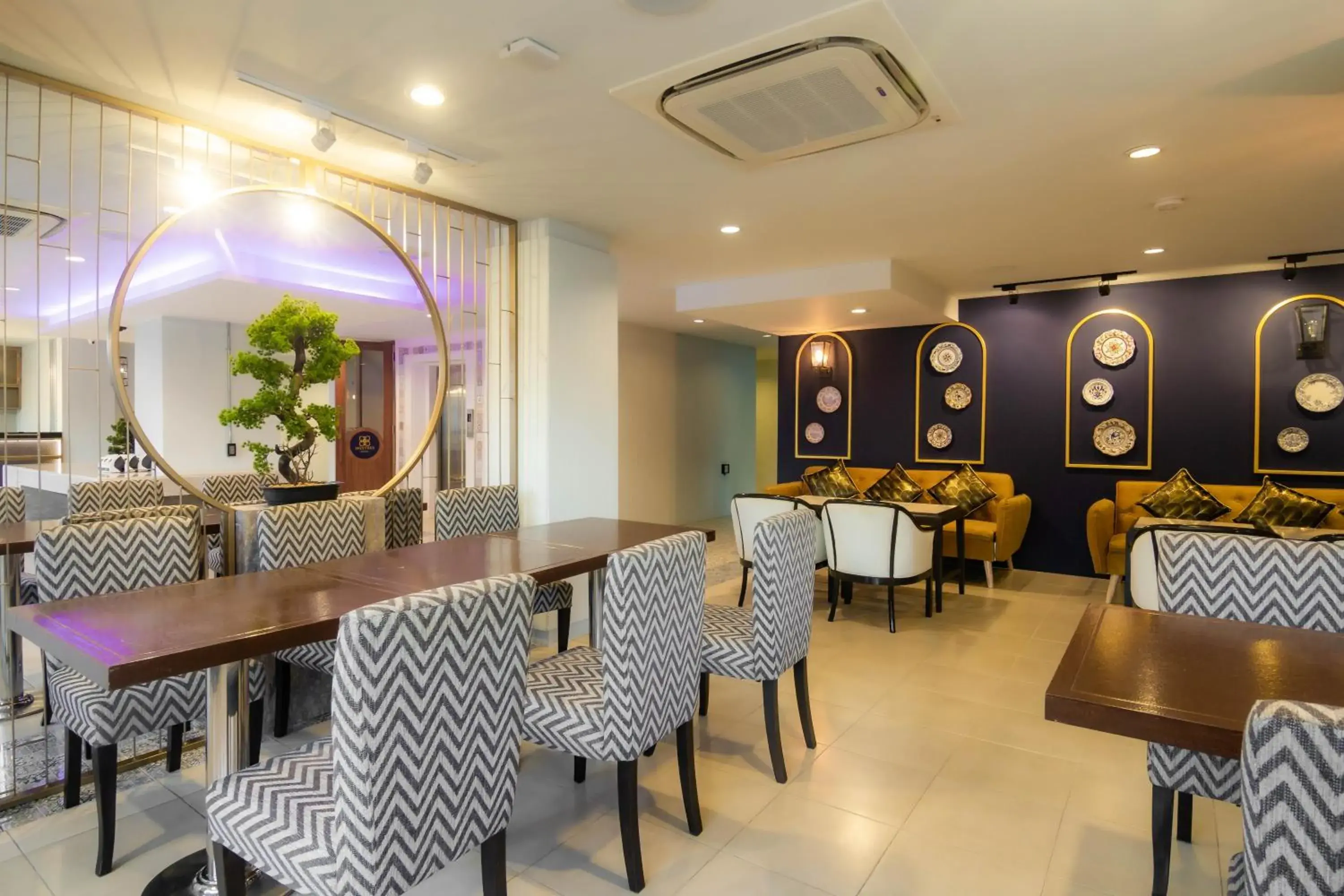 Restaurant/places to eat in Montree Phuket Hotel Restaurant/places to eat in Montree Phuket Hotel
