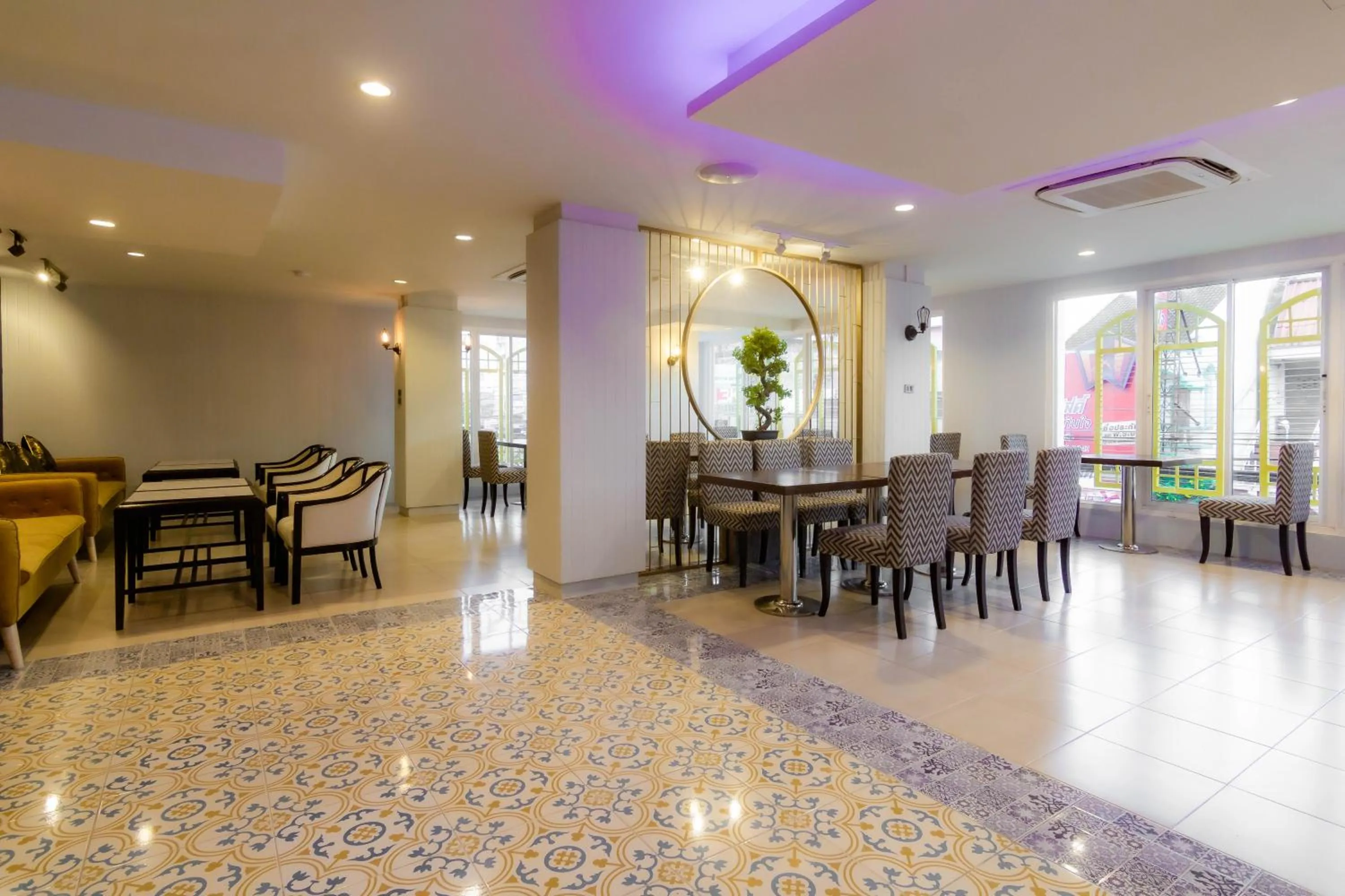 Restaurant/places to eat in Montree Phuket Hotel