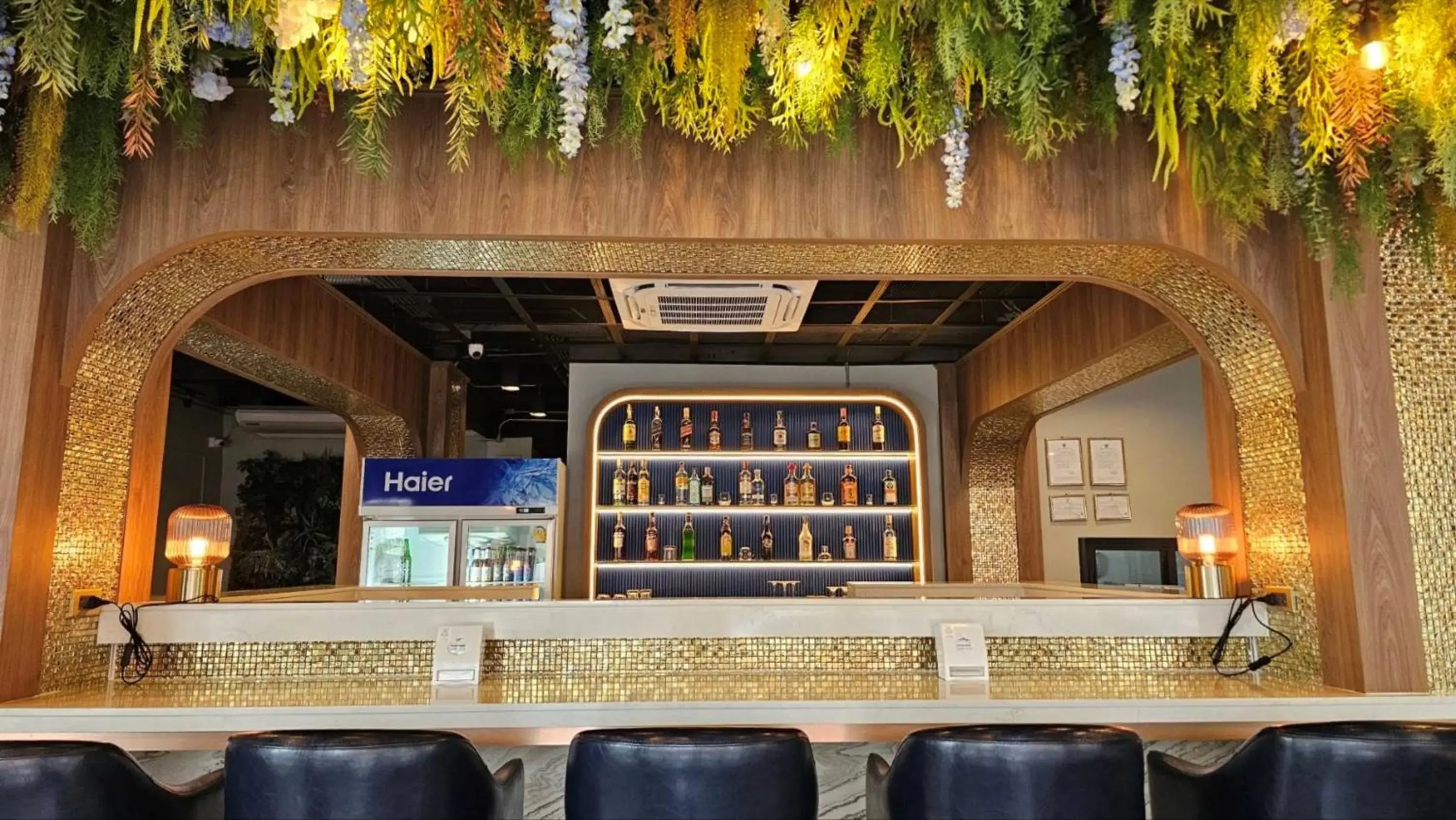 Lounge or bar in Montree Phuket Hotel Lounge or bar in Montree Phuket Hotel