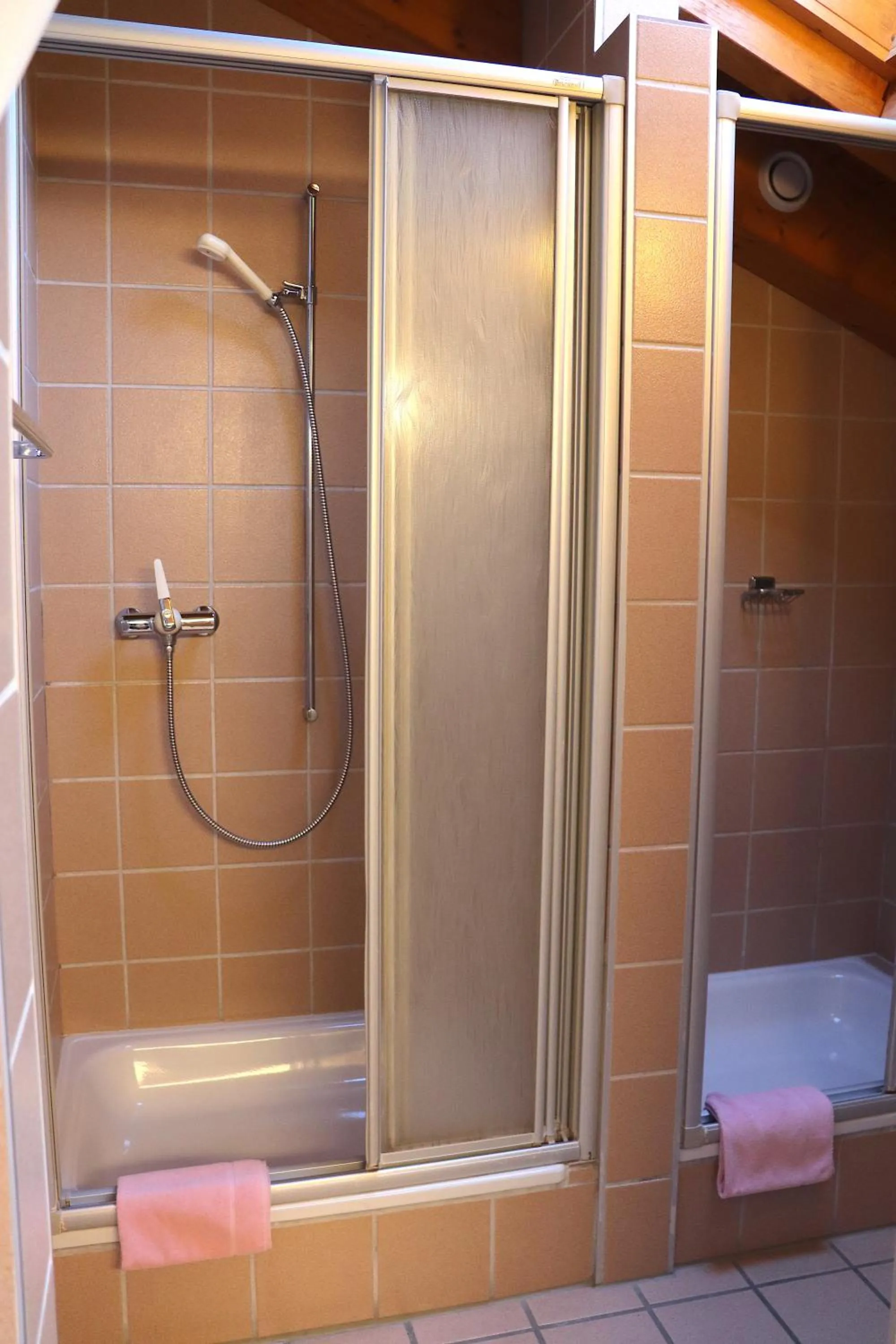Shower in Hotel & Bildungshaus St. Jodern