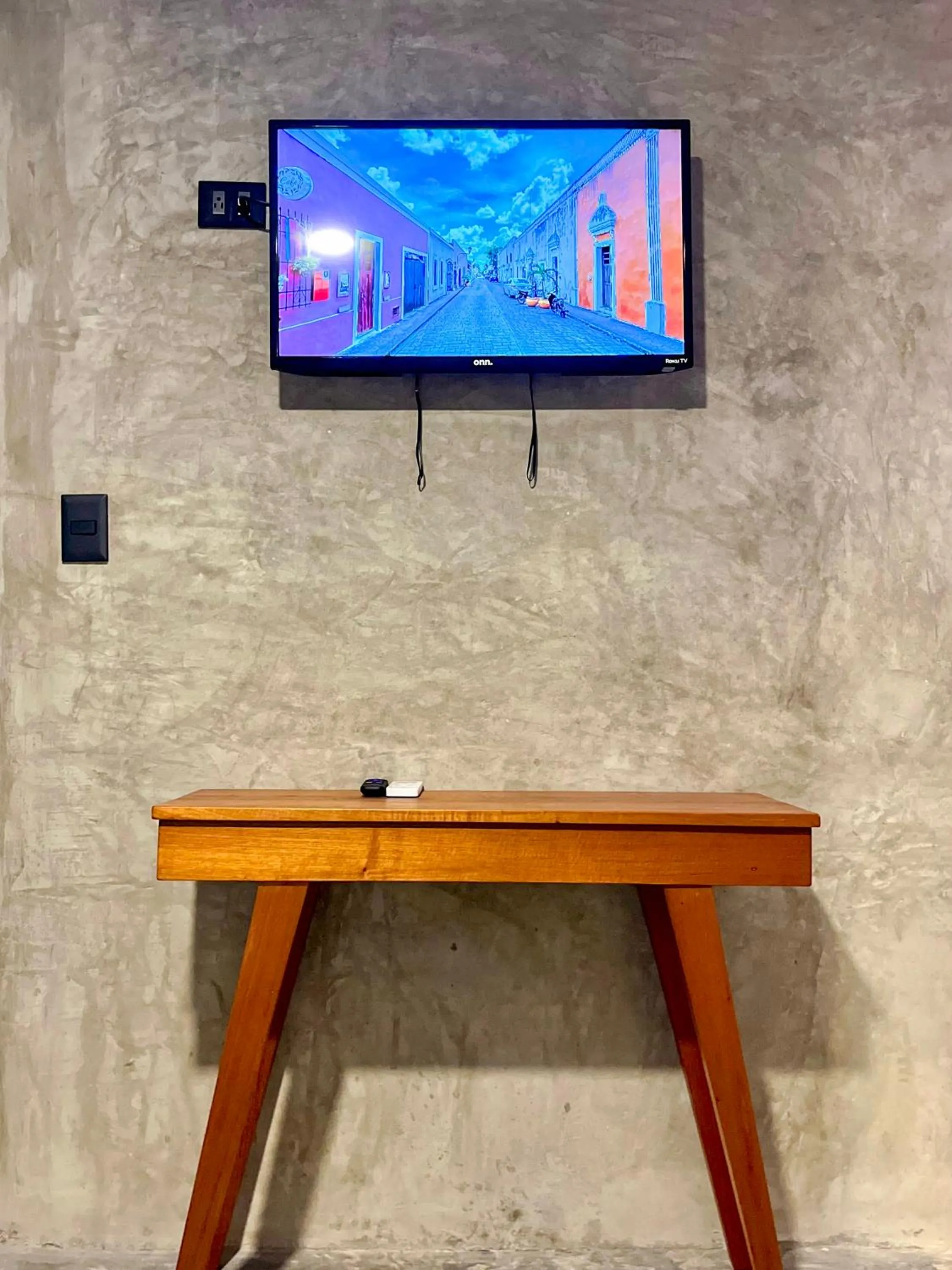 TV and multimedia in Ariché Valladolid Hotel & Hostal