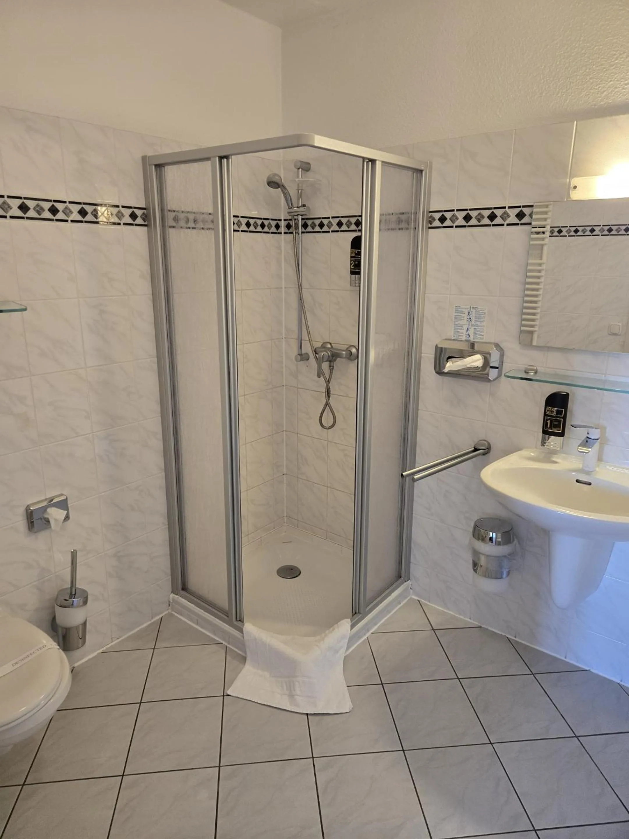 Bathroom in Hotel Zur Goldenen Sonne