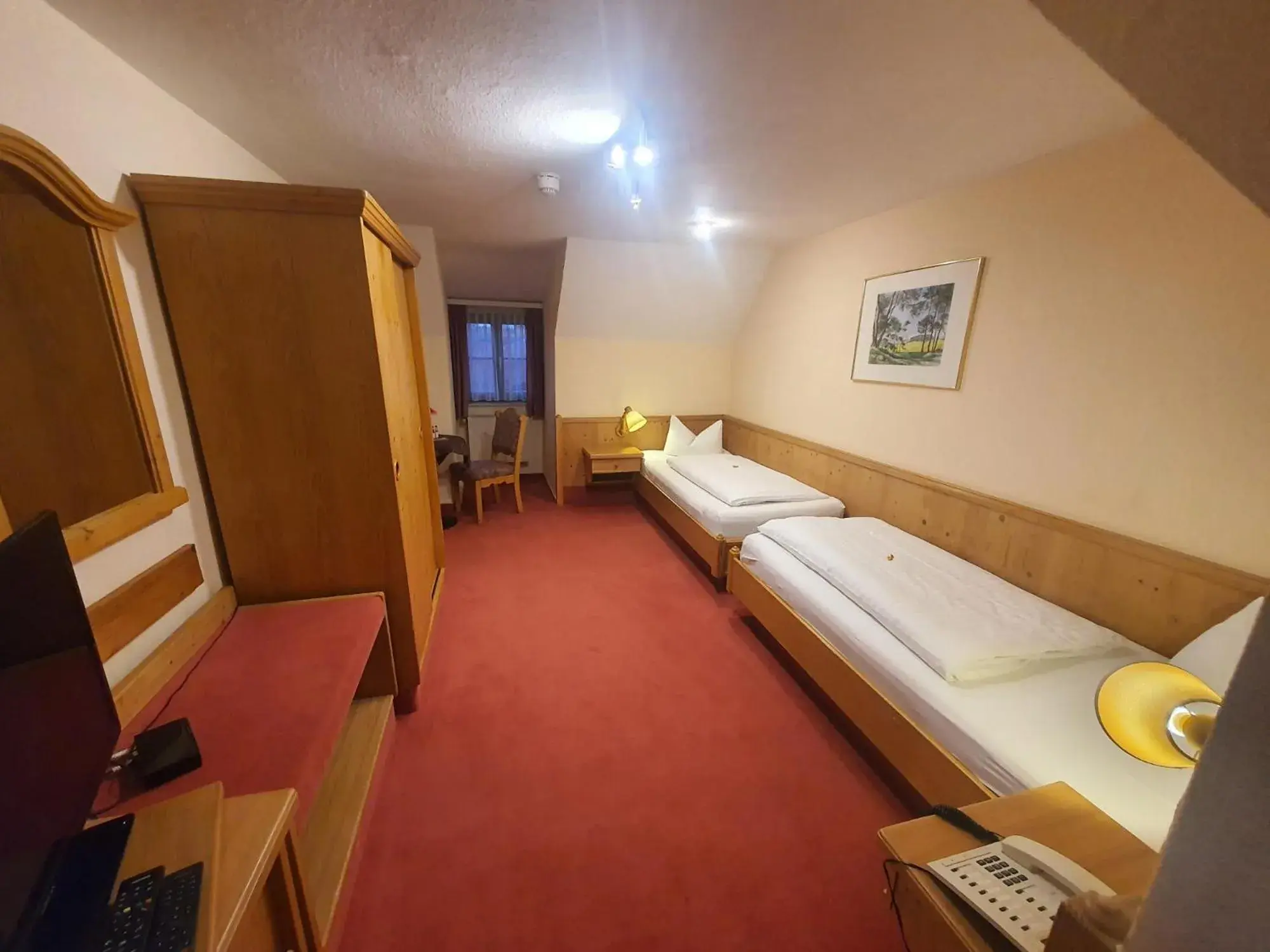 Standard Twin Room in Hotel Zur Goldenen Sonne Standard Twin Room in Hotel Zur Goldenen Sonne