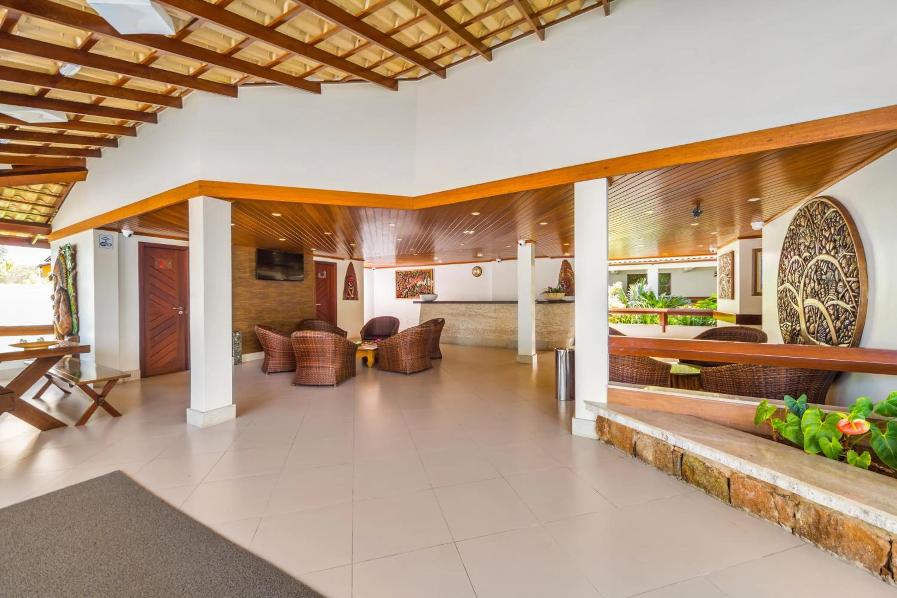 Communal lounge/ TV room in Quinta do Sol Lite Praia Hotel