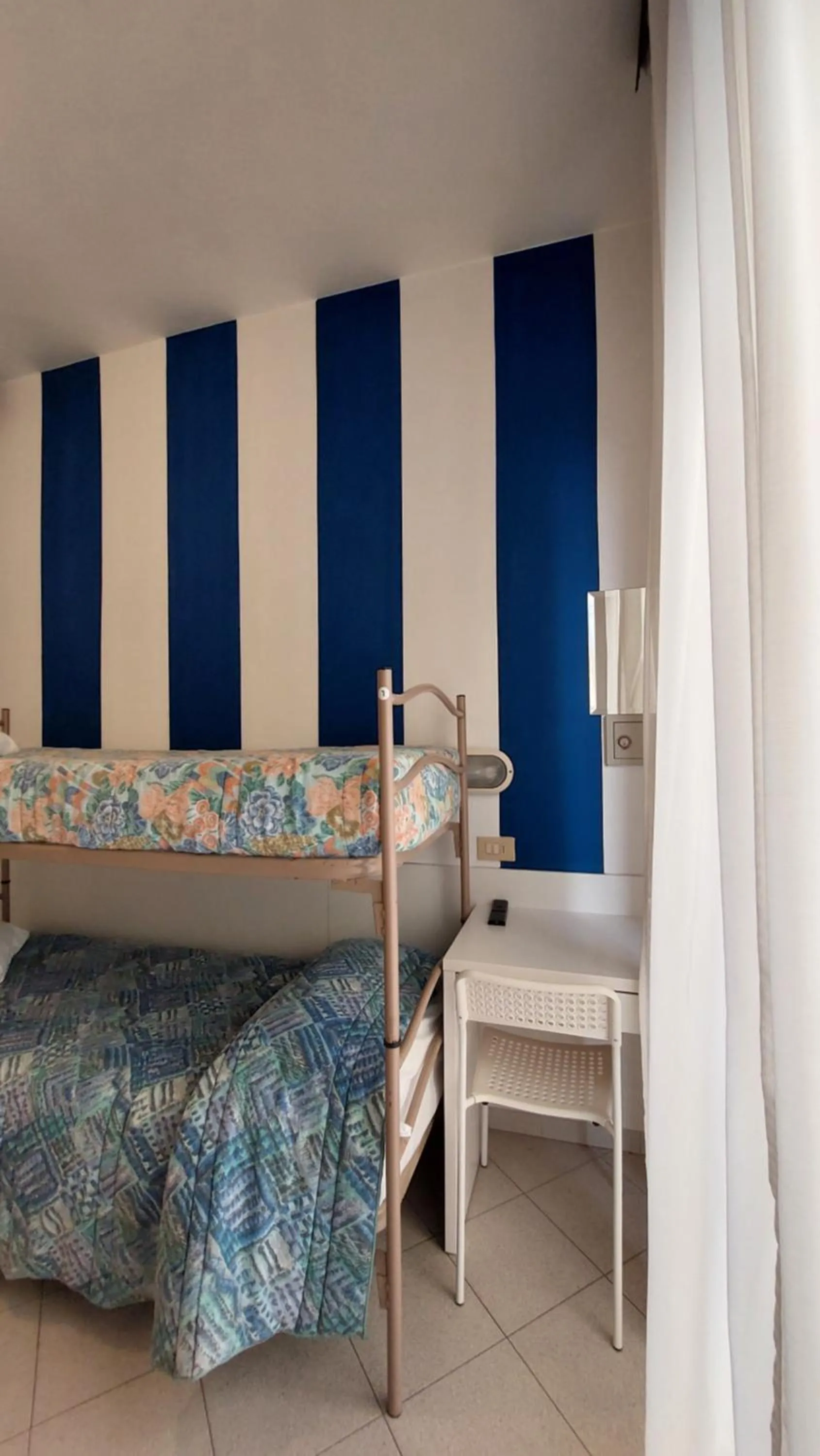 Photo of the whole room, Bed in Family Hotel Las Vegas