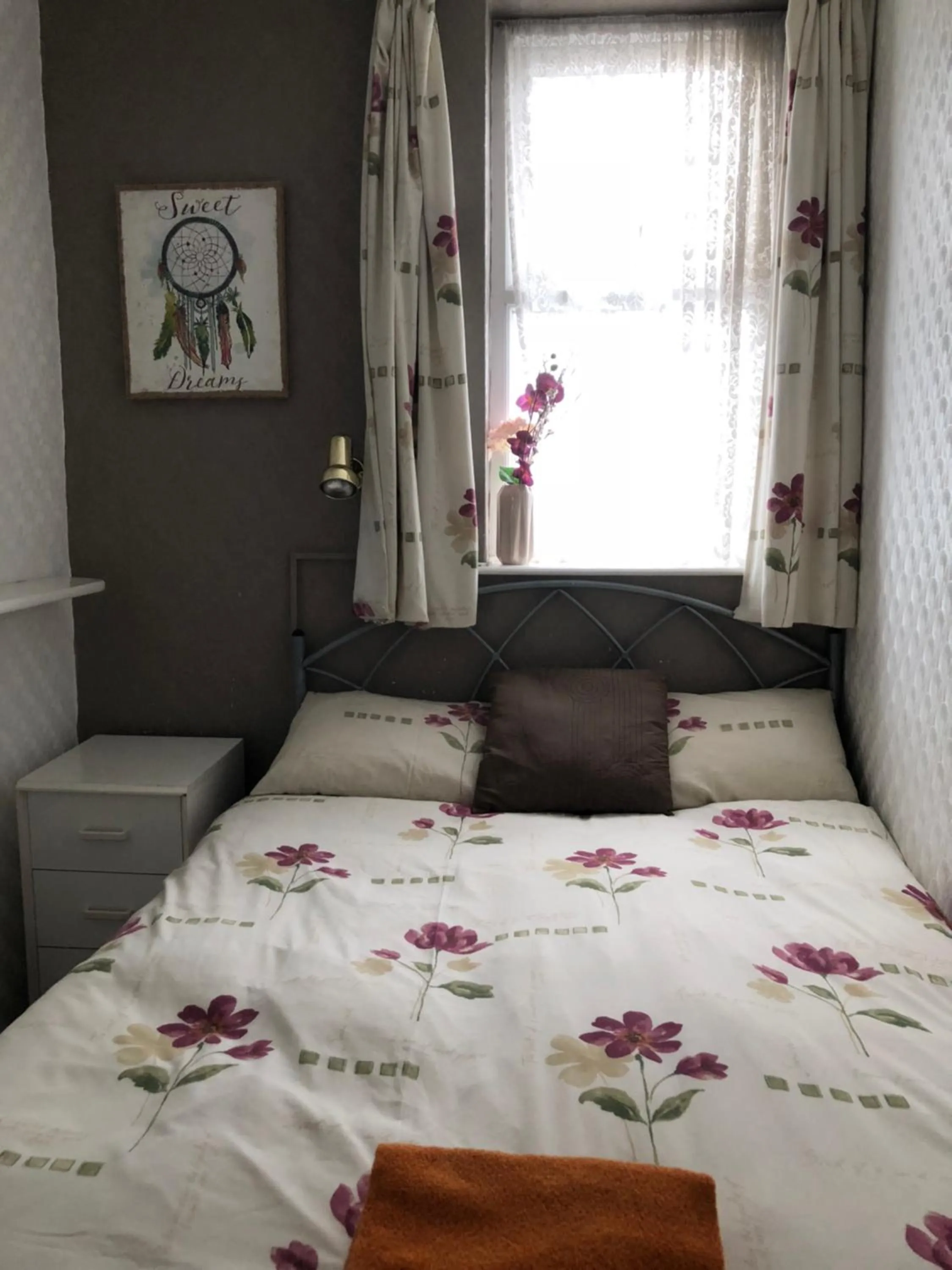 Bed in Melrose Hotel