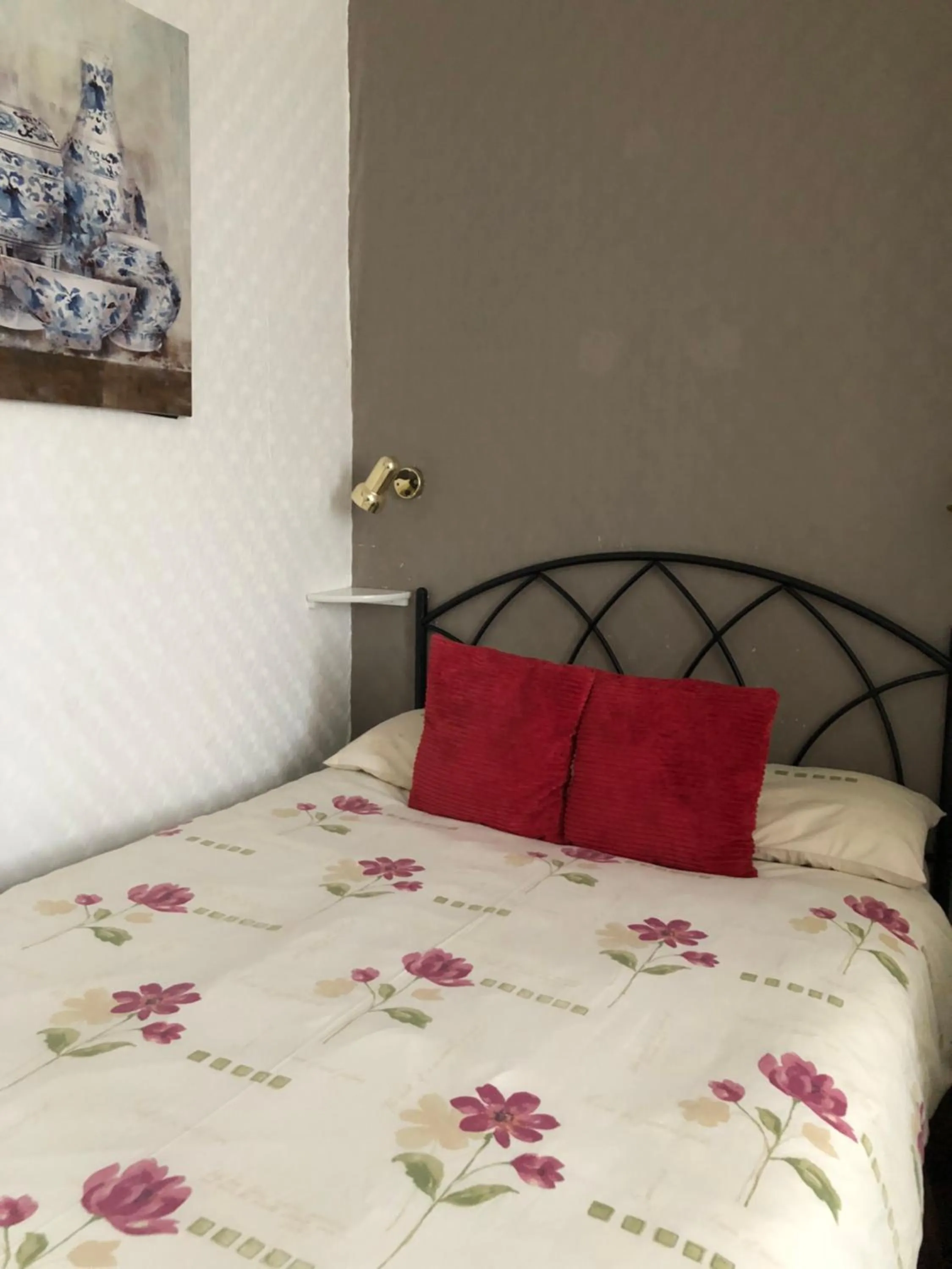 Bed in Melrose Hotel