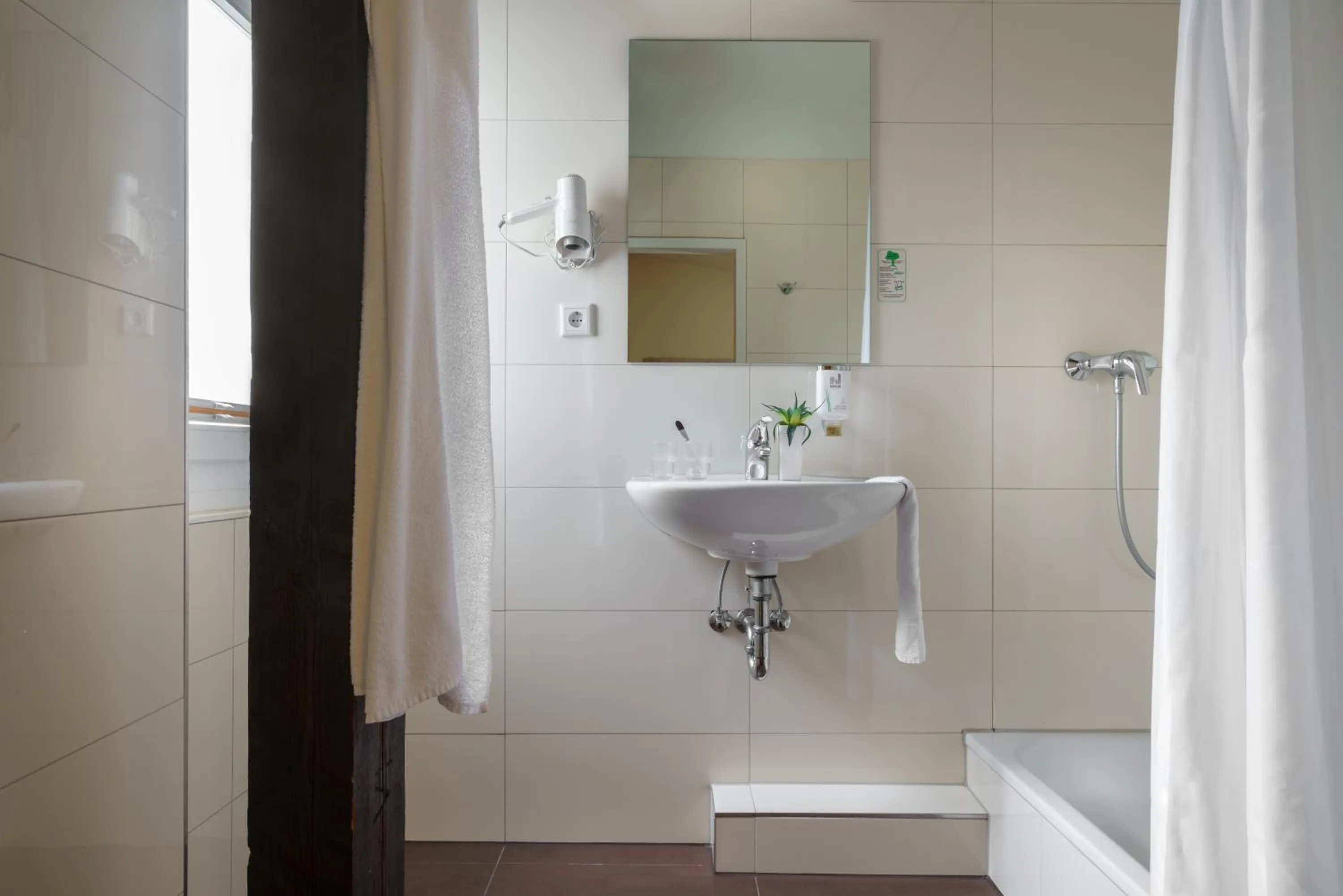 Bathroom in Hotel Alster