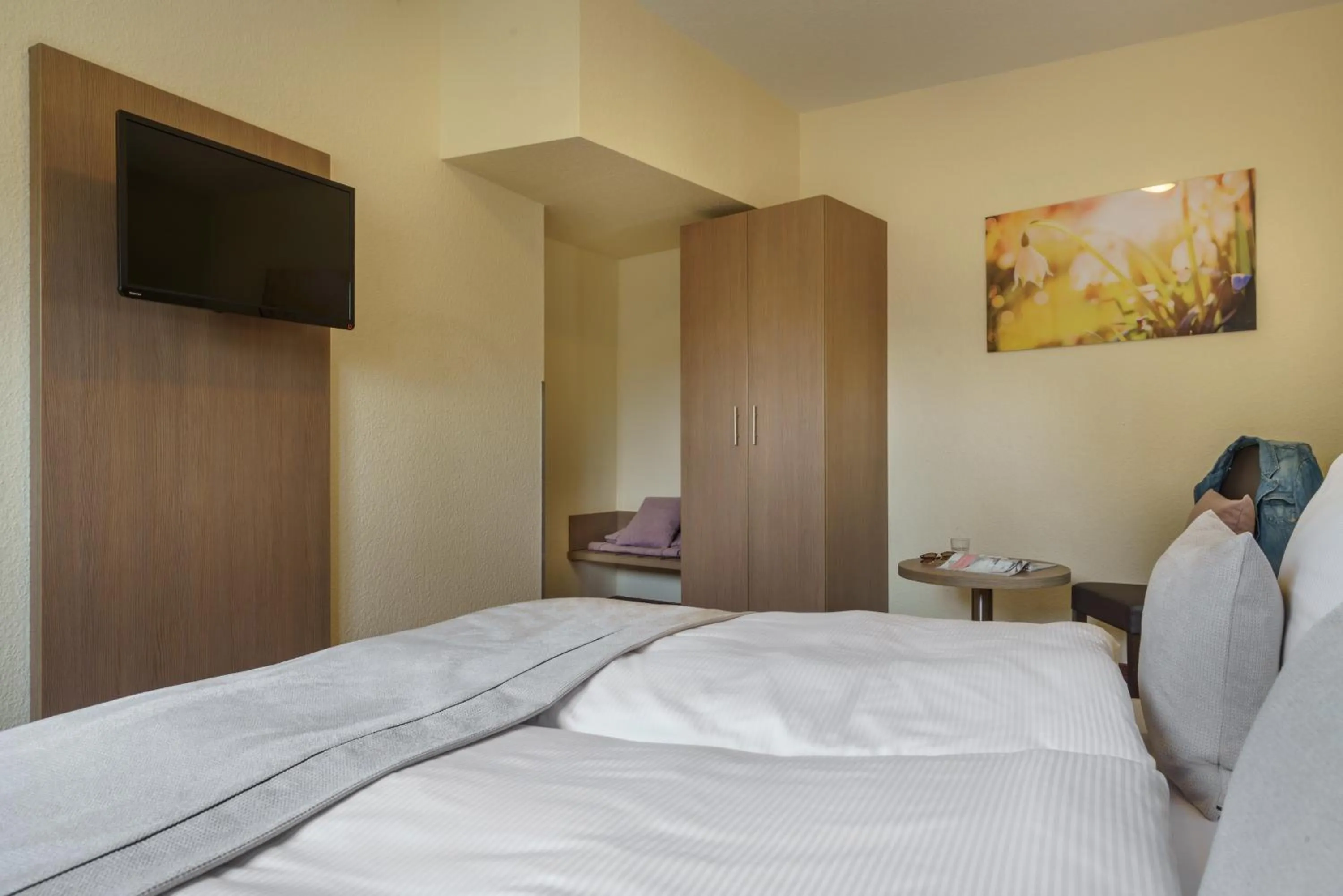 Photo of the whole room in Hotel Alster