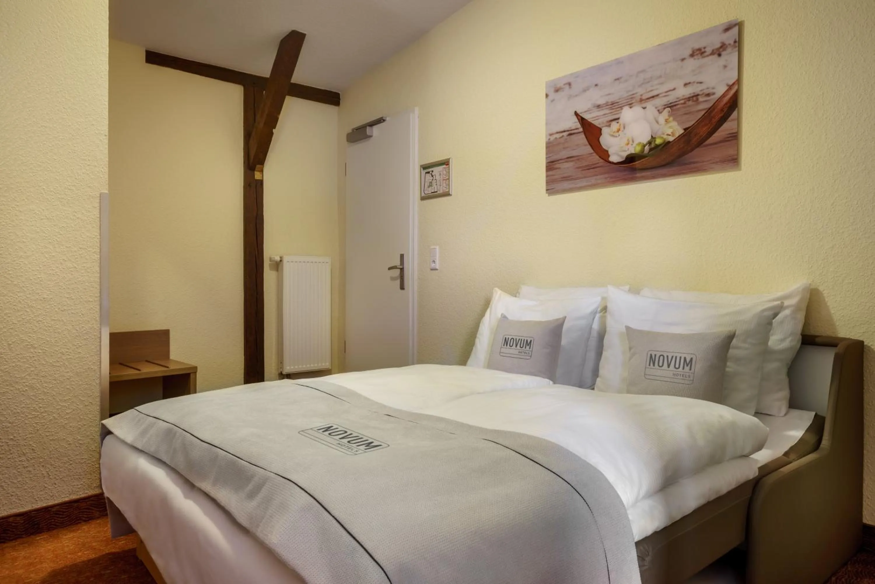 Photo of the whole room in Hotel Alster