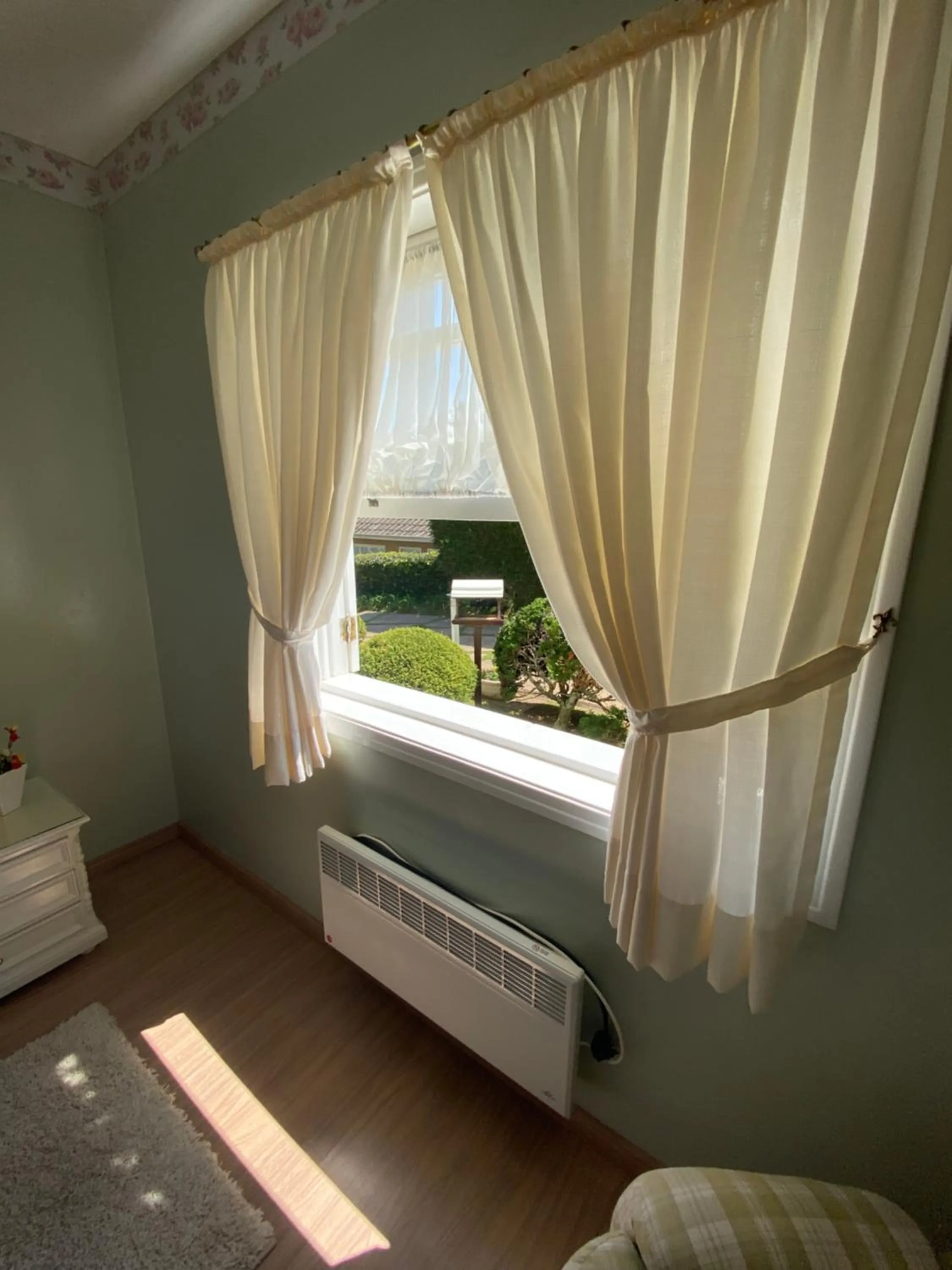 View (from property/room), Bed in Pousada Chateau Colinas