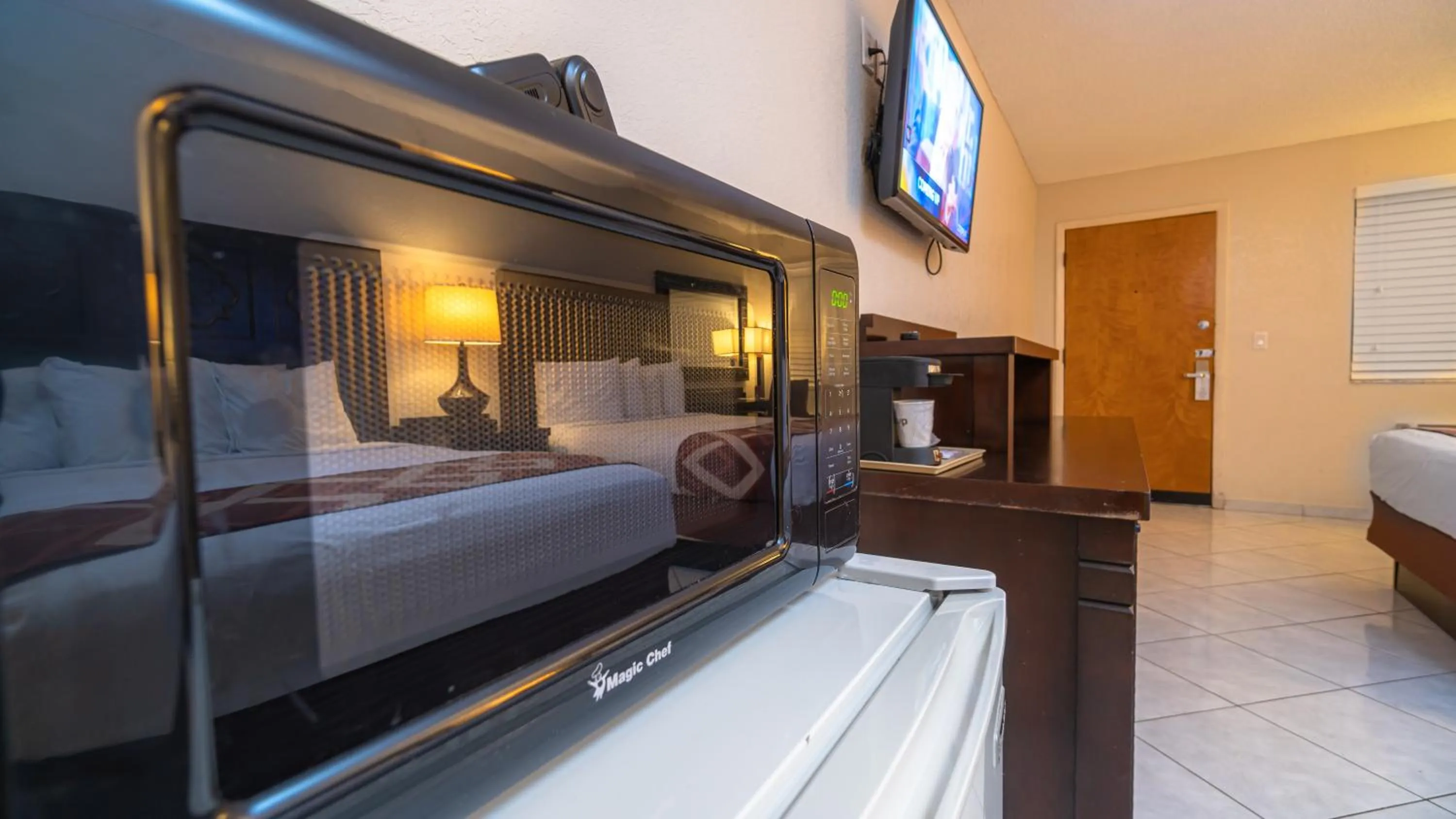 TV and multimedia, Bed in Sevilla Inn Kissimmee- Near Disney