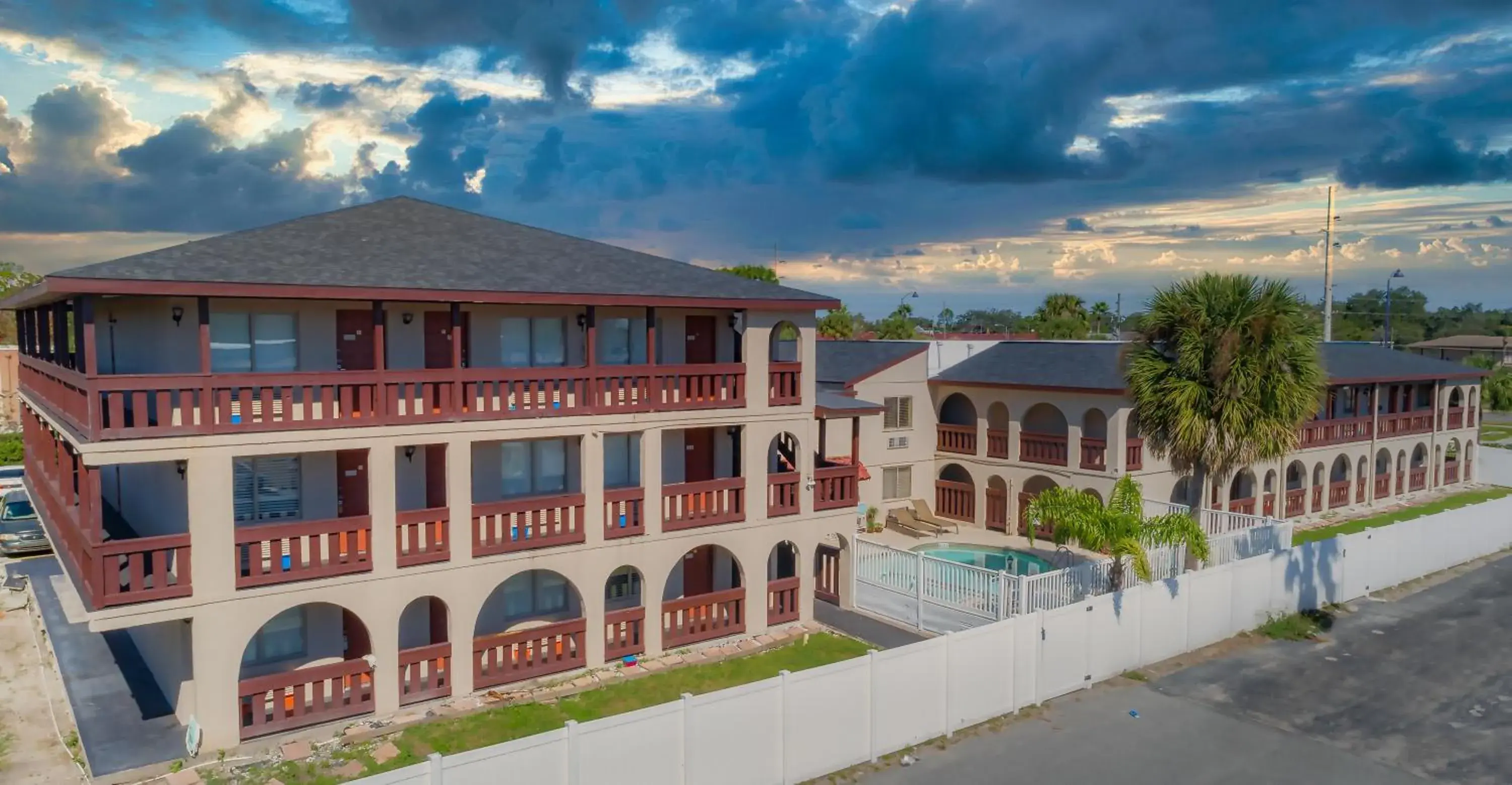 Property building in Sevilla Inn Kissimmee- Near Disney Property building in Sevilla Inn Kissimmee- Near Disney