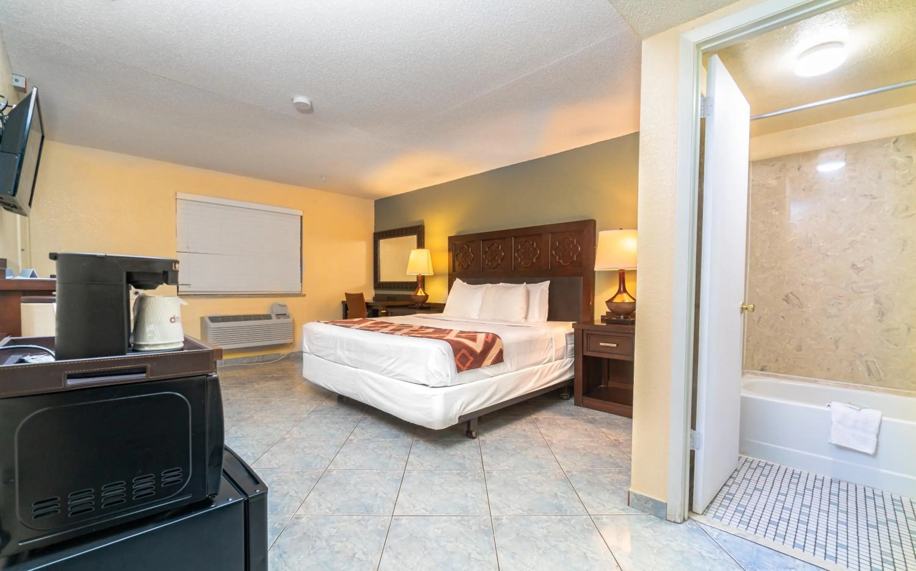 Bed in Sevilla Inn Kissimmee- Near Disney