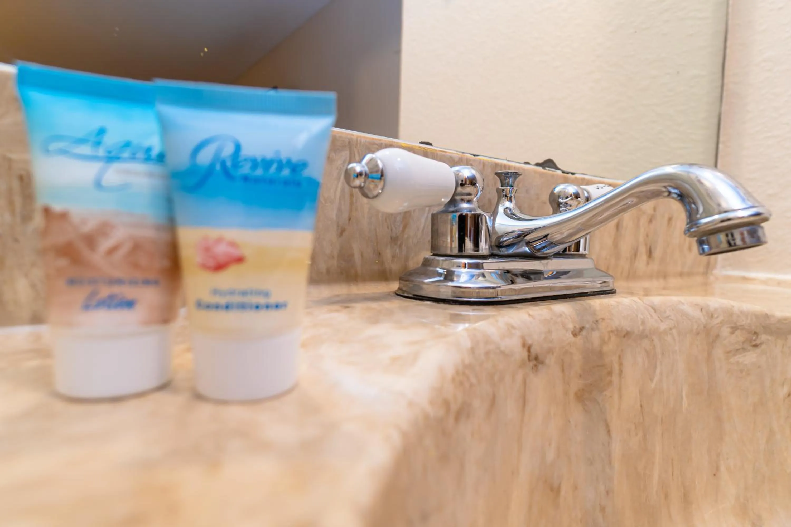 Bathroom in Sevilla Inn Kissimmee- Near Disney