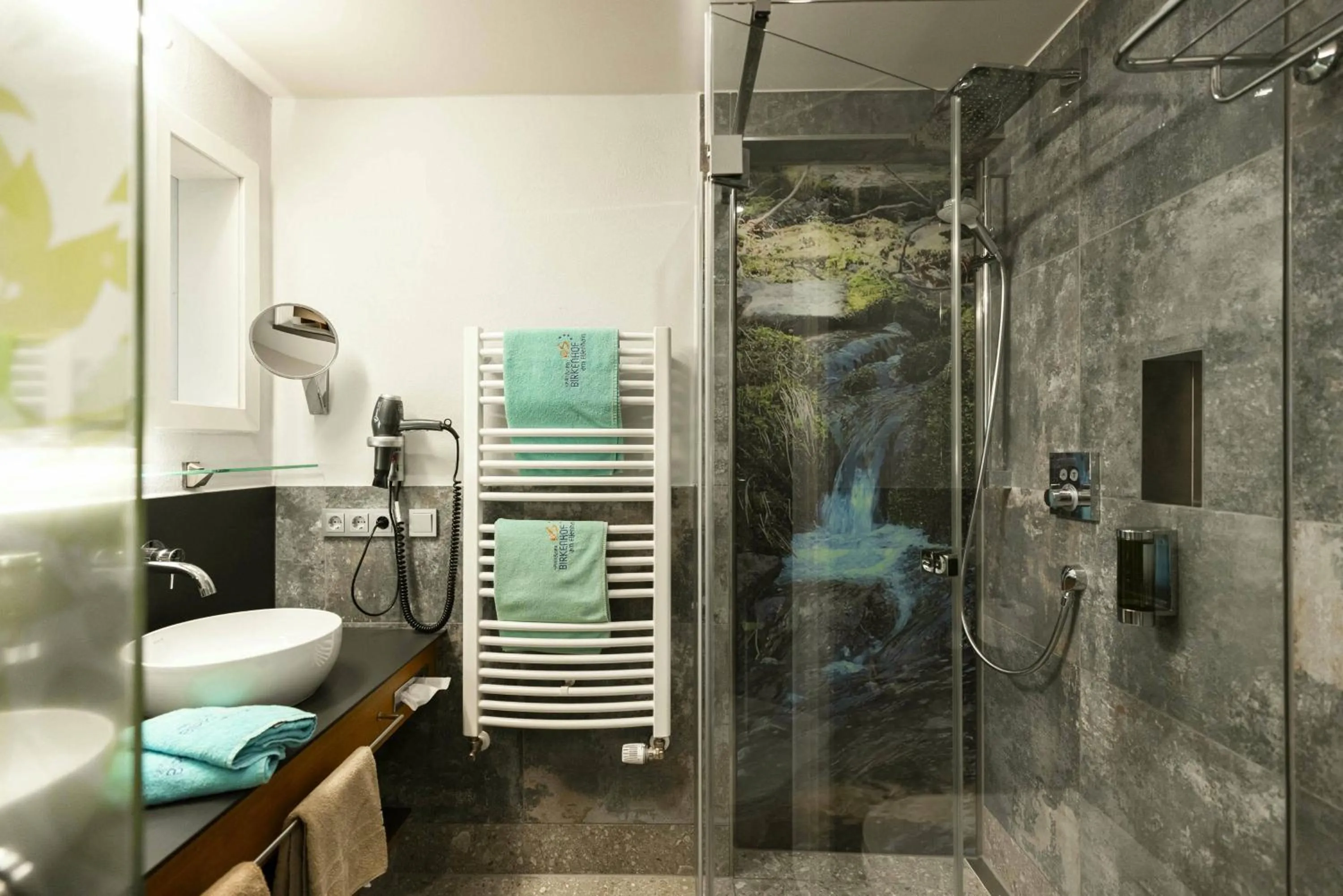 Shower in Spirit & SPA Birkenhof am Elfenhain