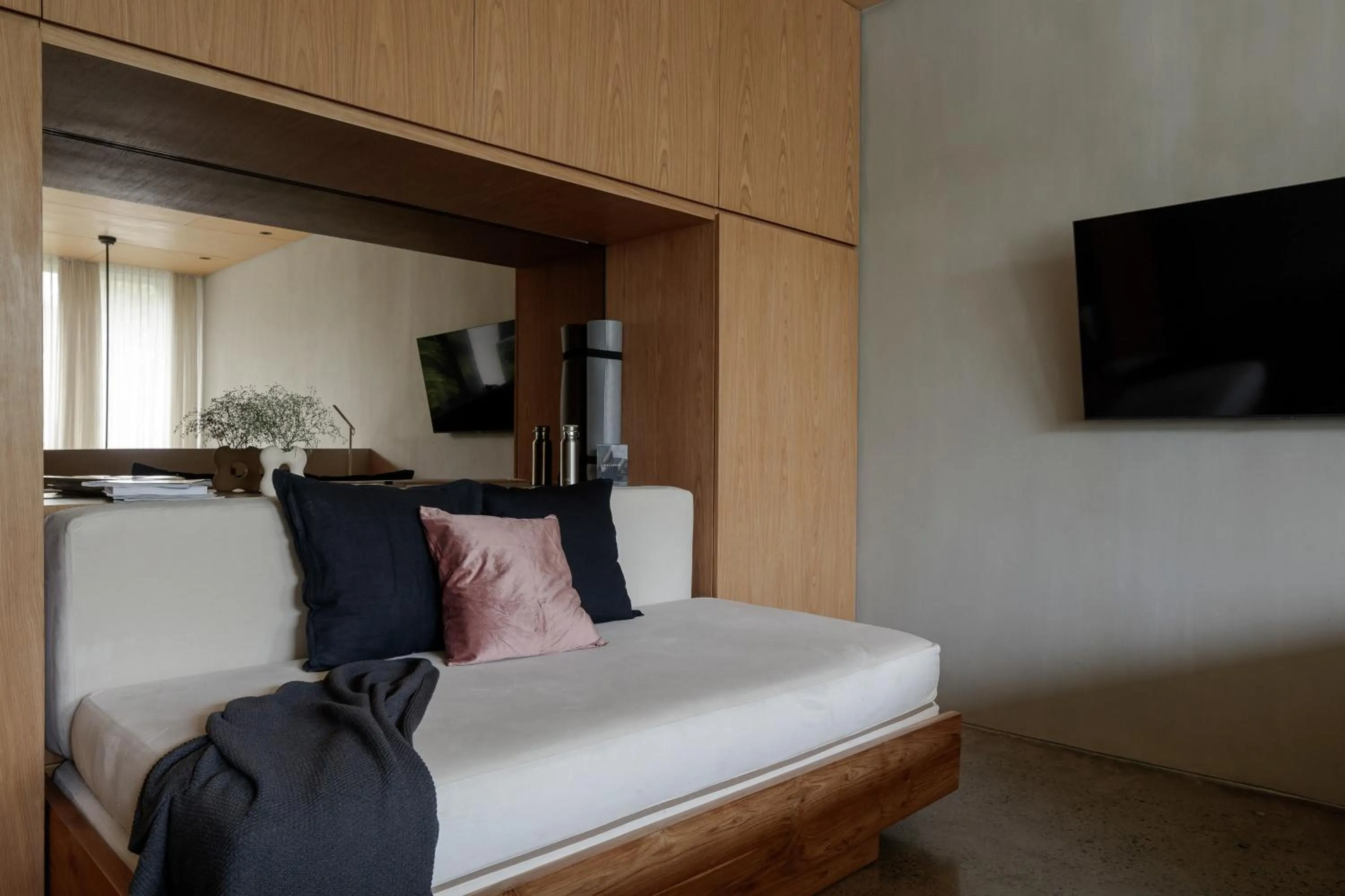 TV and multimedia, Bed in OXO Townhouses Umalas