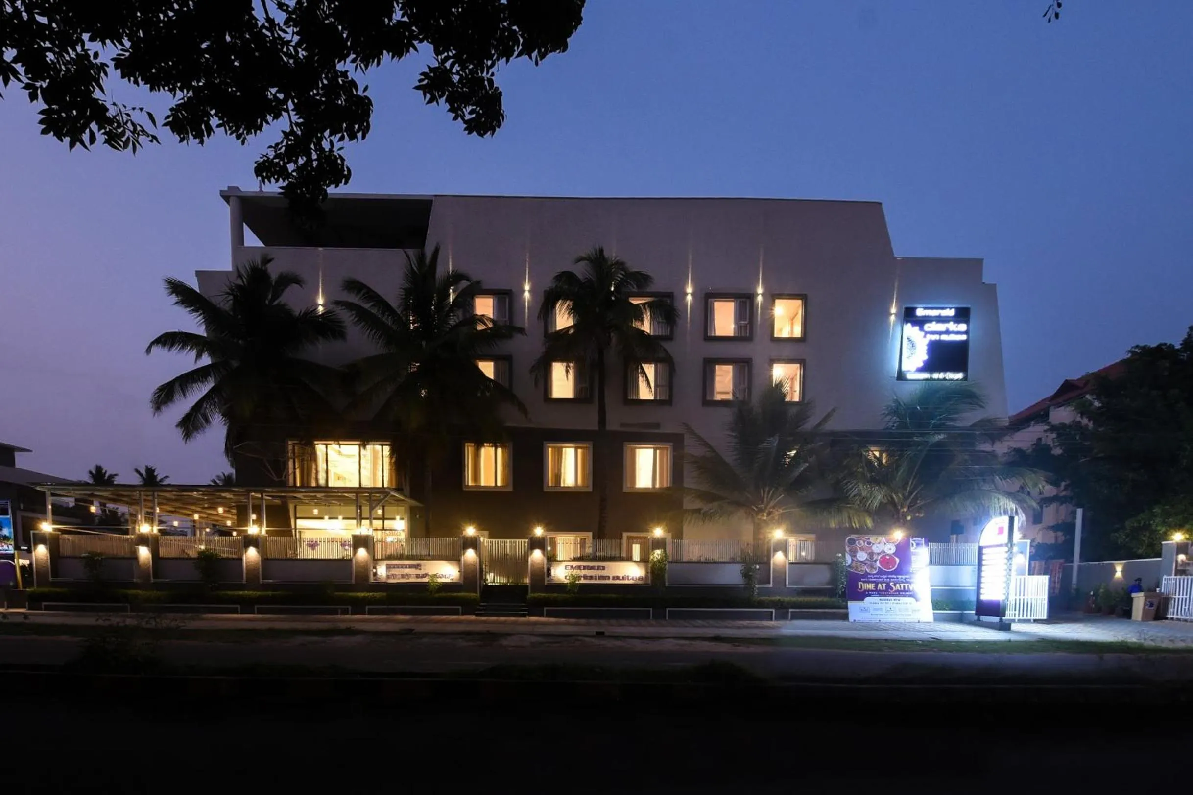 Emerald Clarks Inn Suites