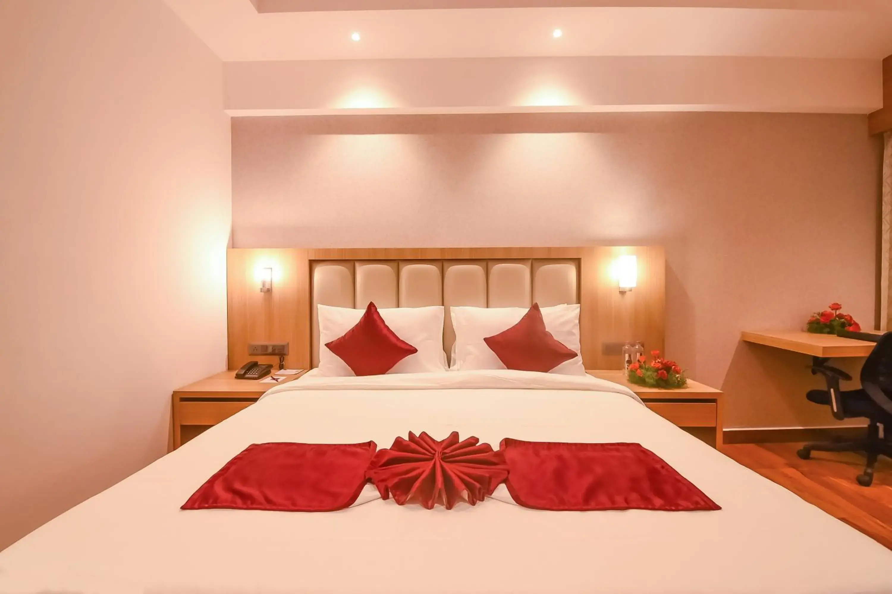 Bed in Emerald Clarks Inn Suites Bed in Emerald Clarks Inn Suites