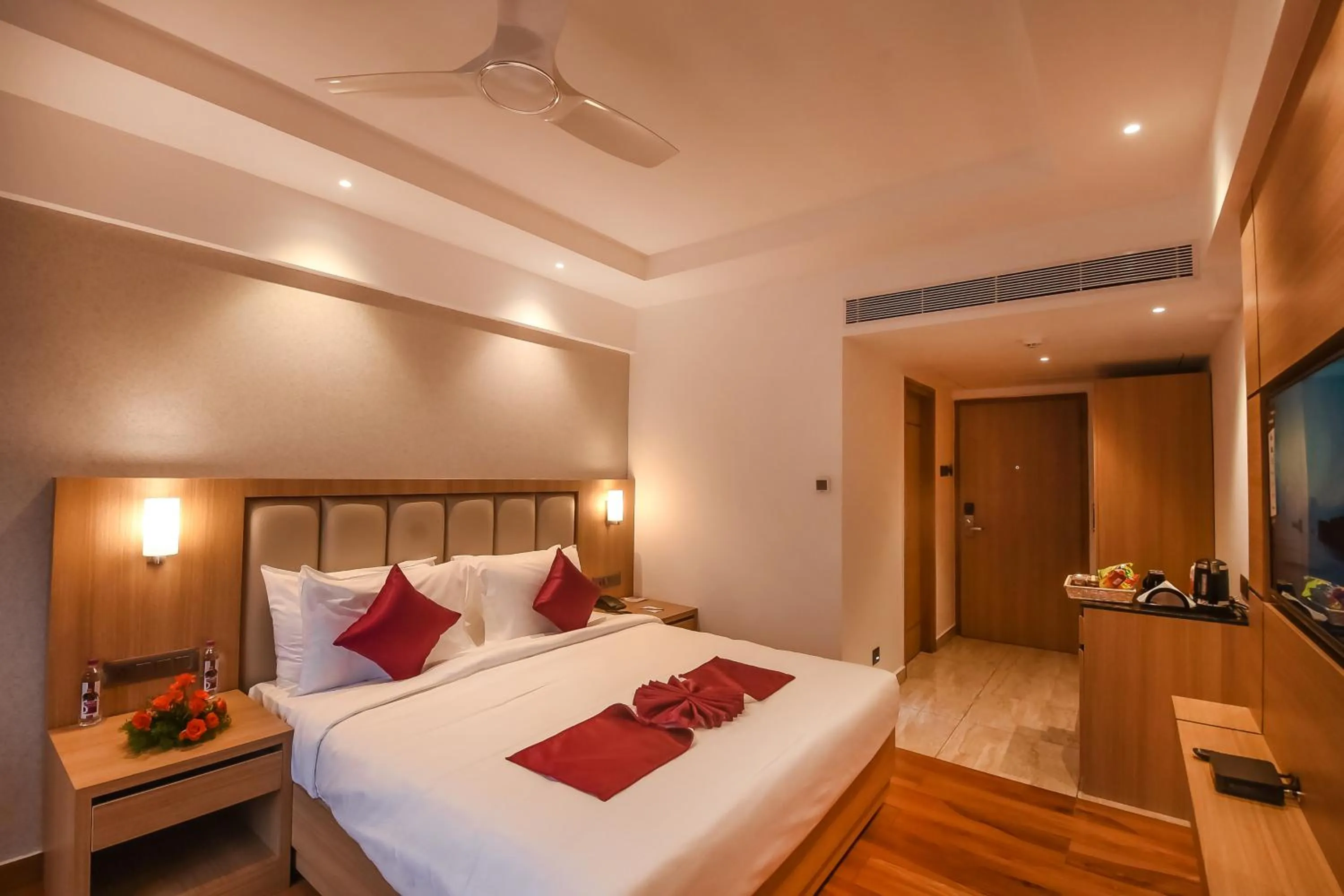 Bed in Emerald Clarks Inn Suites