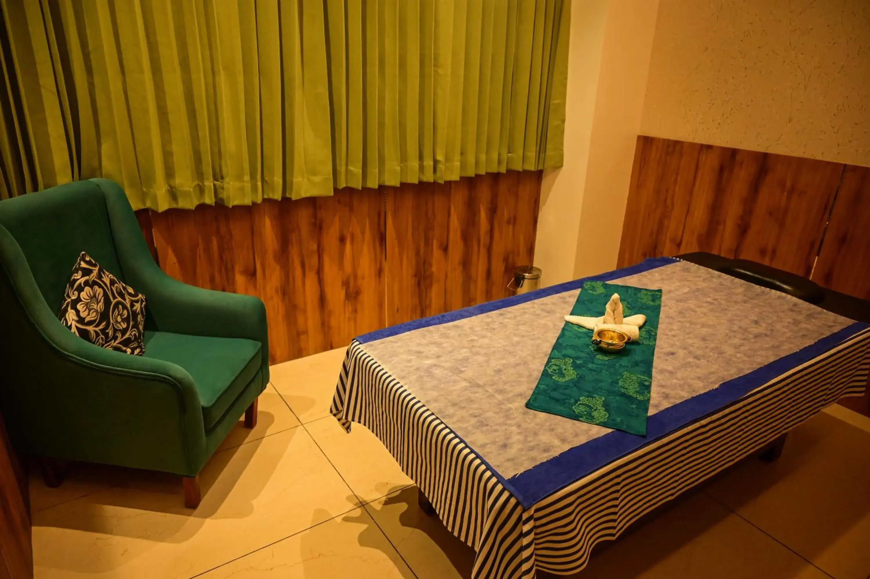 Spa and wellness centre/facilities in Emerald Clarks Inn Suites Spa and wellness centre/facilities in Emerald Clarks Inn Suites