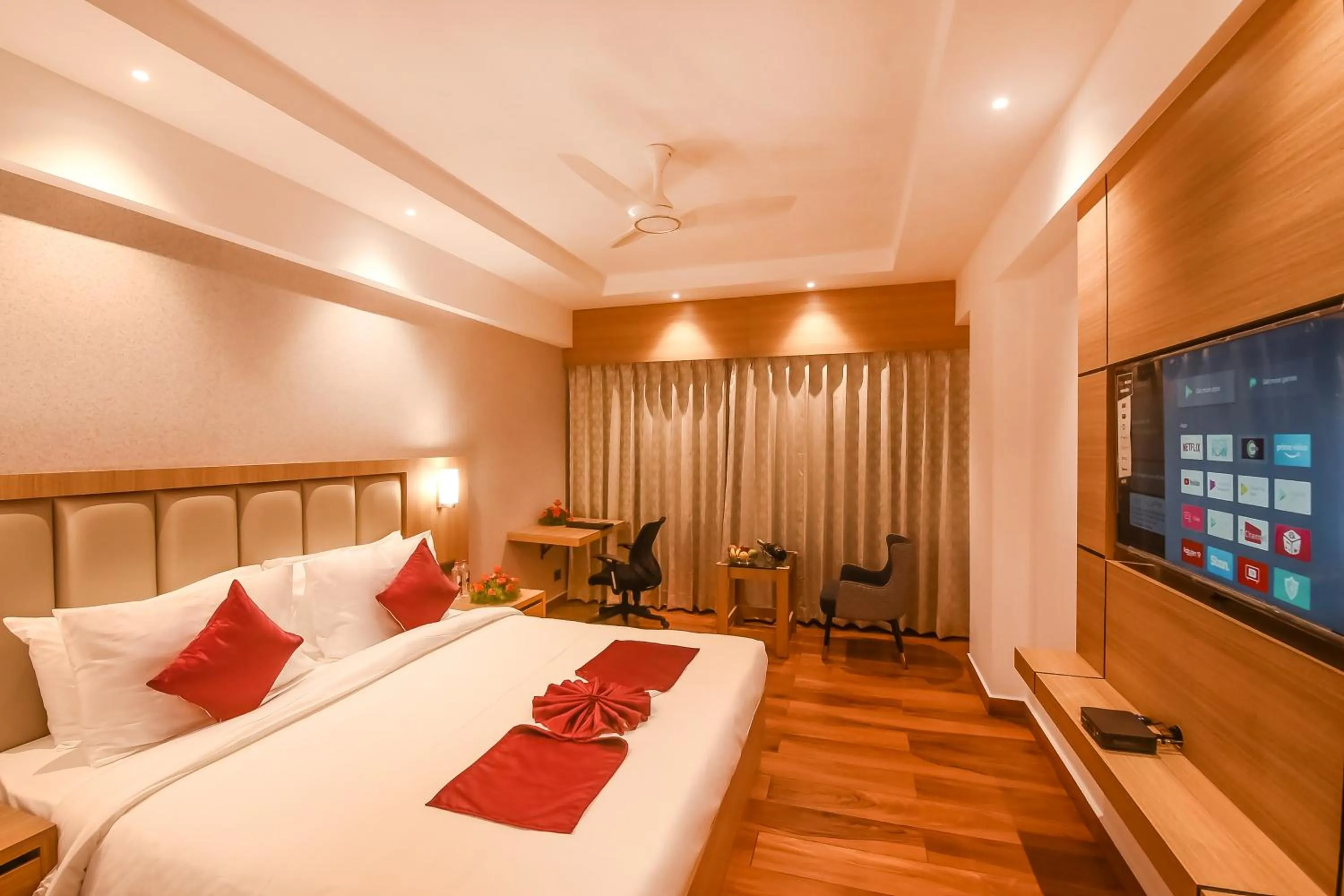 Bed in Emerald Clarks Inn Suites